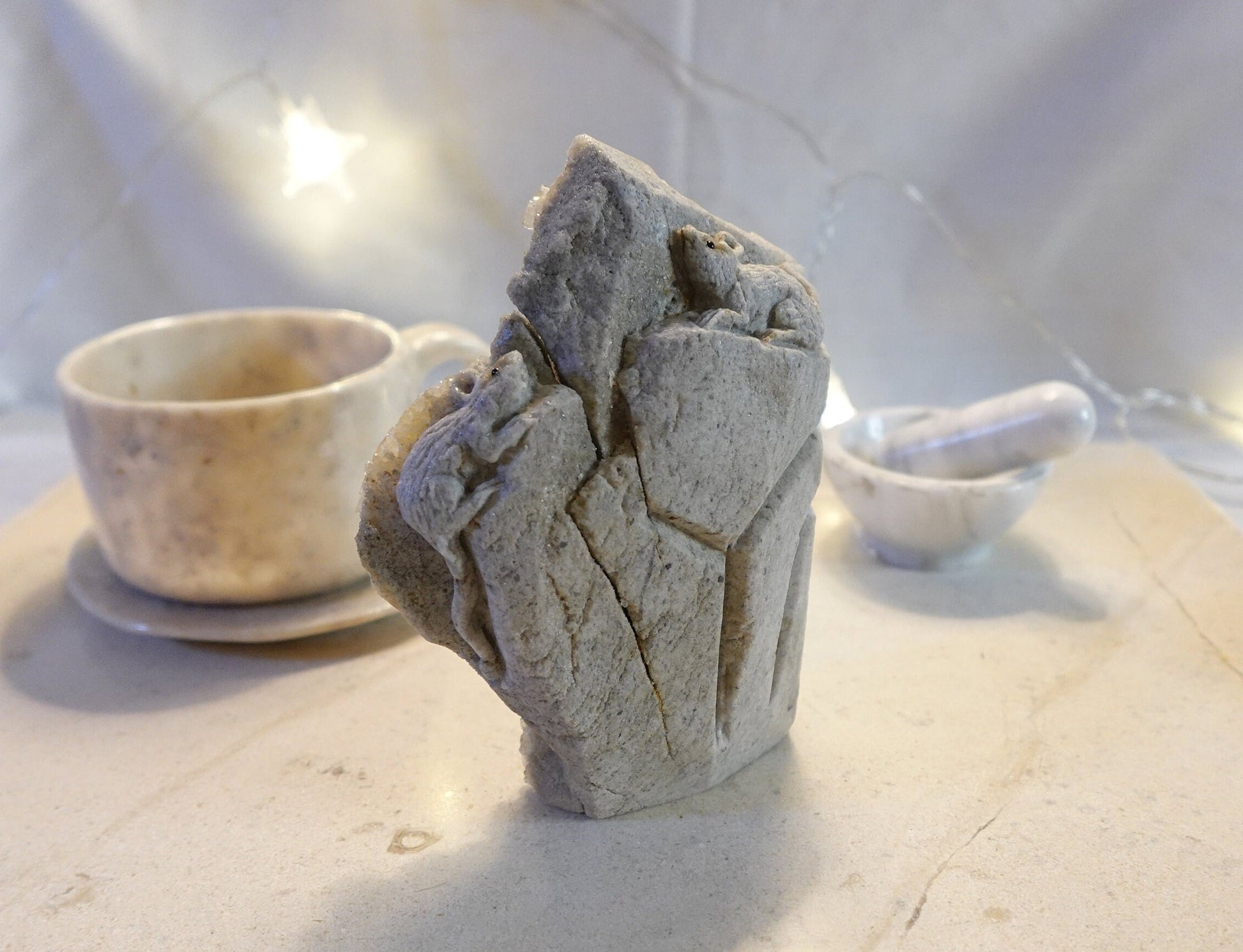 Raw Quartz Sculpture Mice Polished Crystal Carving Chakra Decor Sphere Anxiety Flame Sculpture Meditation Worry Decor Rough Quartz Geode