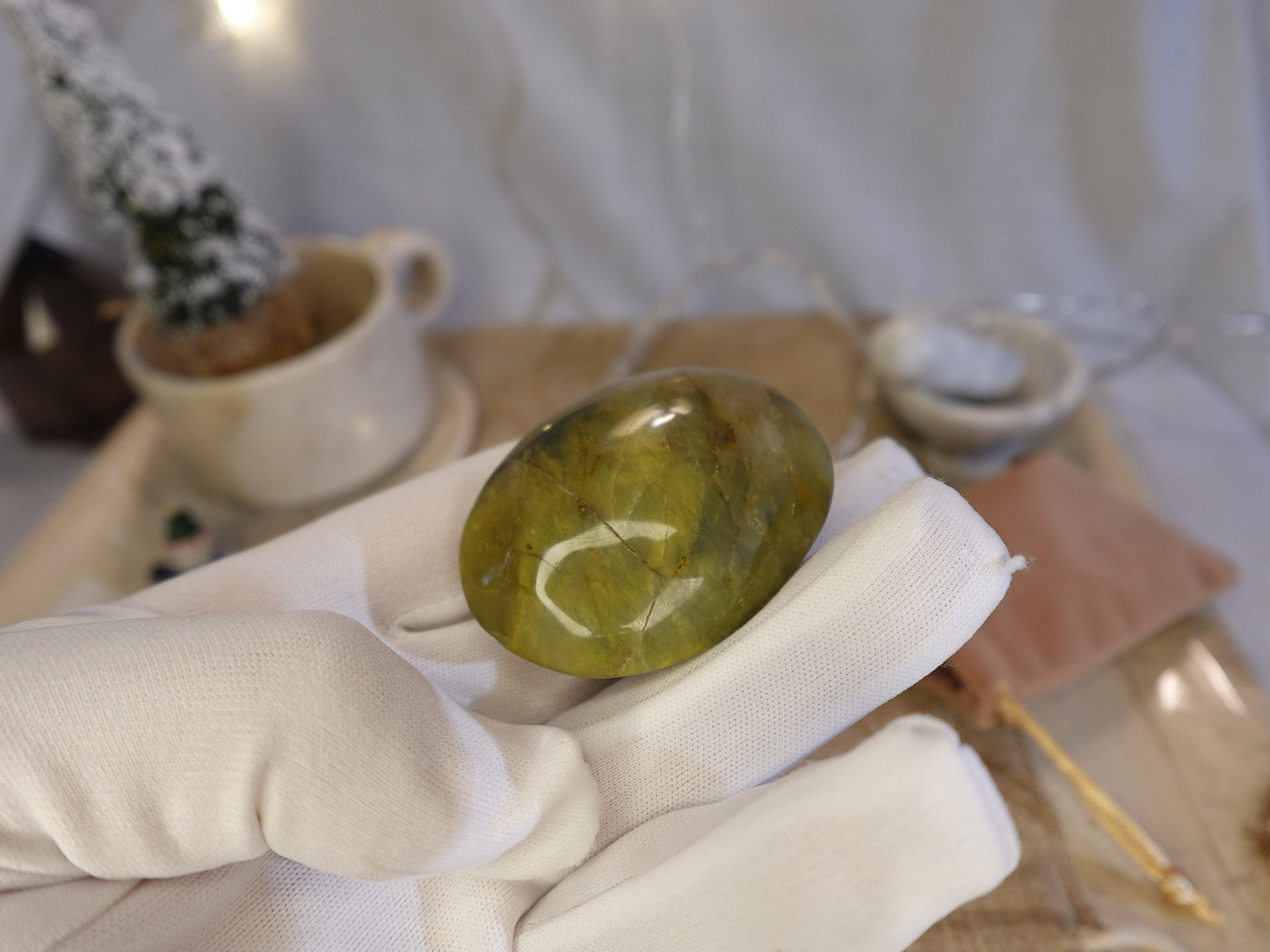 Serpentine Natural Palm Stone Smooth Polished Carved Crystal for Distraction