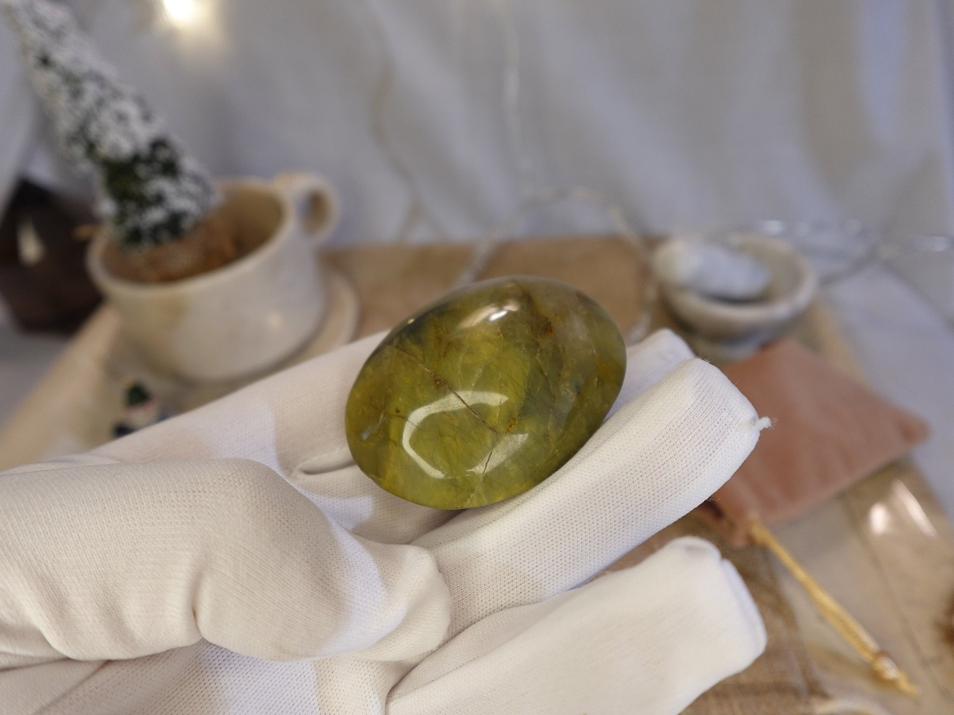 Serpentine Natural Palm Stone Smooth Polished Carved Crystal for Distraction