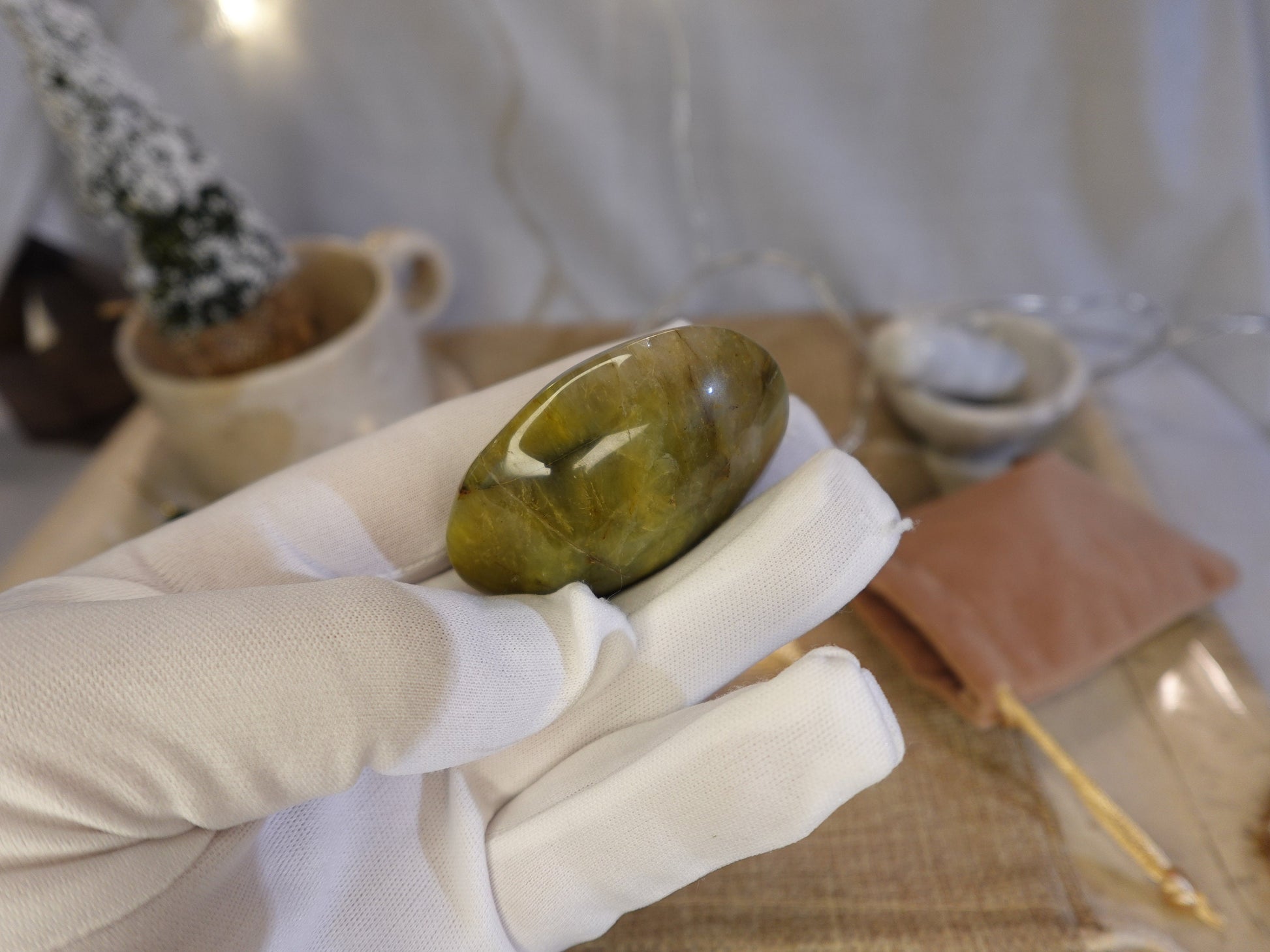 Serpentine Natural Palm Stone Smooth Polished Carved Crystal for Distraction