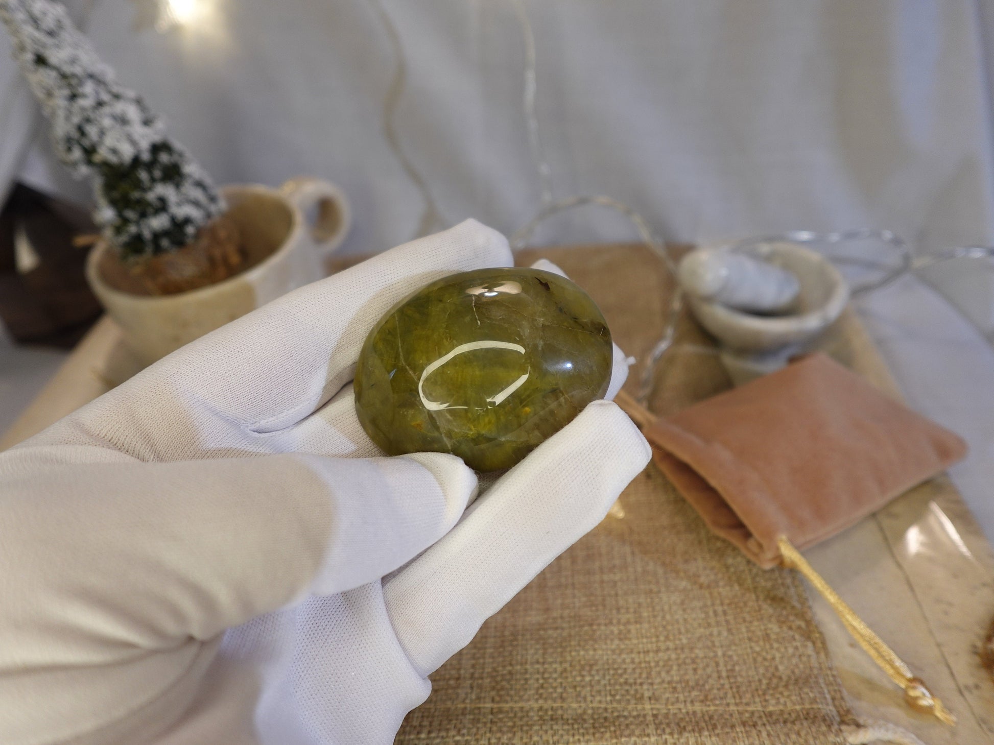 Serpentine Natural Palm Stone Smooth Polished Carved Crystal for Distraction