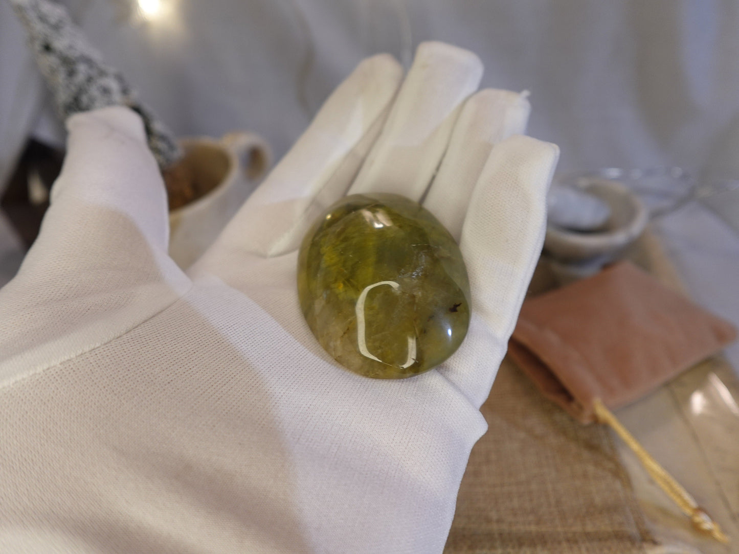 Serpentine Natural Palm Stone Smooth Polished Carved Crystal for Distraction