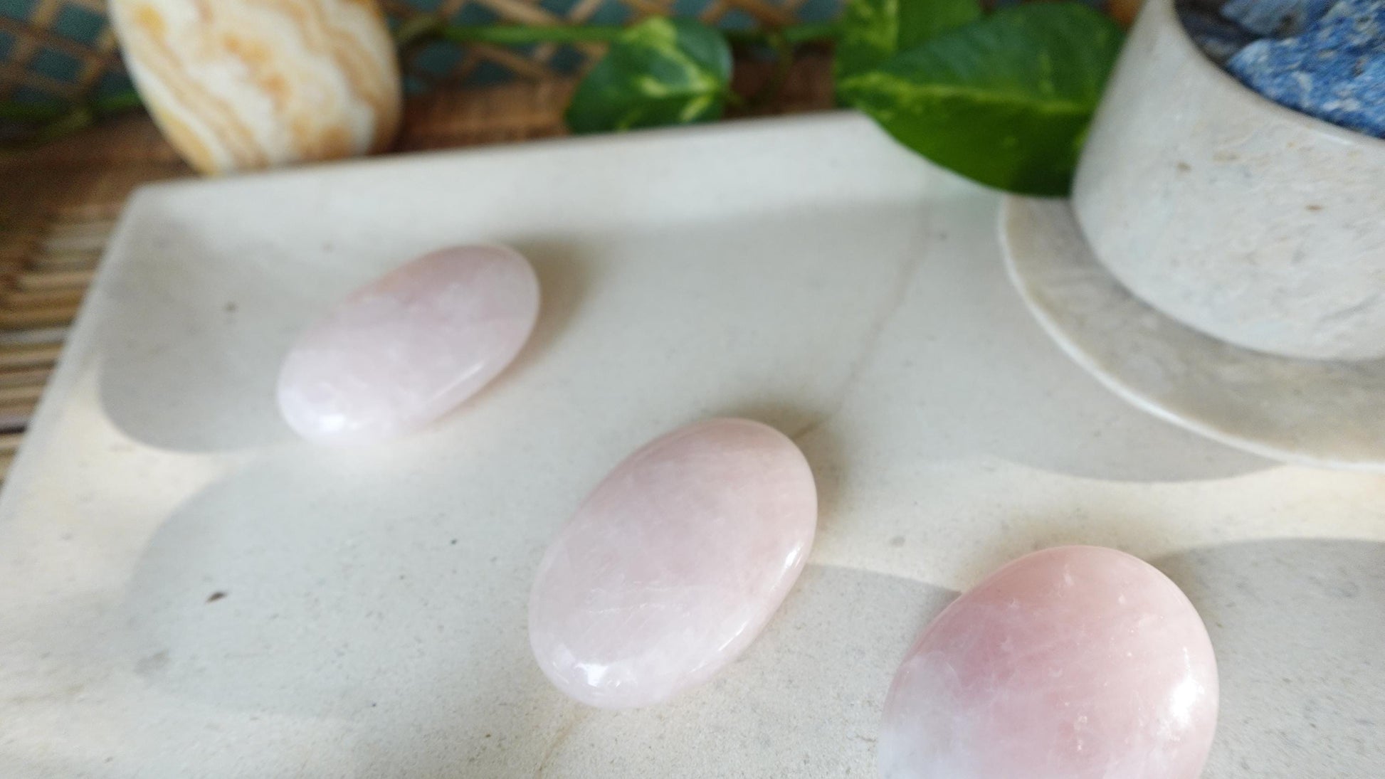 Rose Quartz Palm Stone Smooth Polished Carved Crystal for Distraction Holiday Home Decor Christmas Xmas Gift