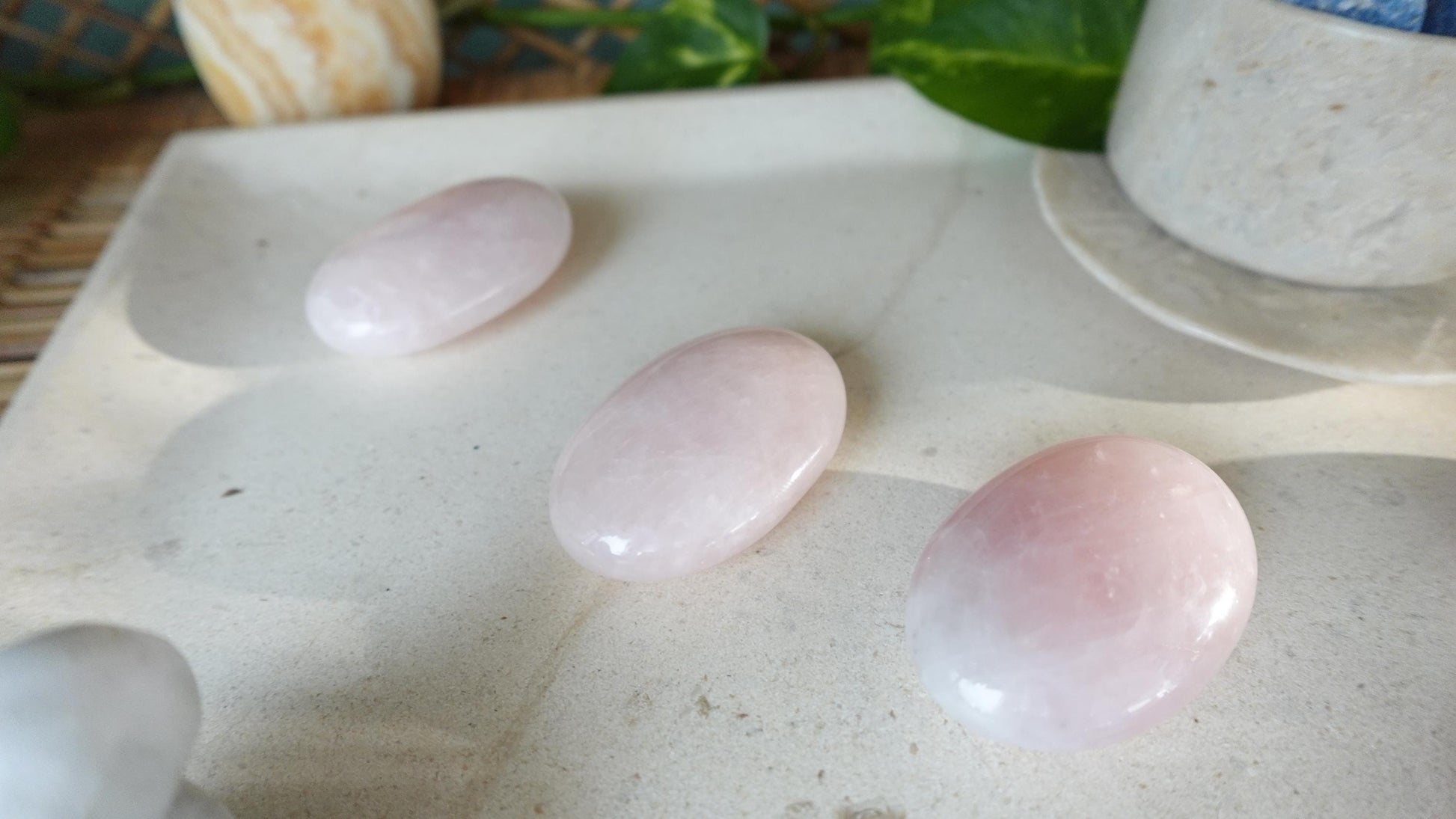 Rose Quartz Palm Stone Smooth Polished Carved Crystal for Distraction Holiday Home Decor Christmas Xmas Gift
