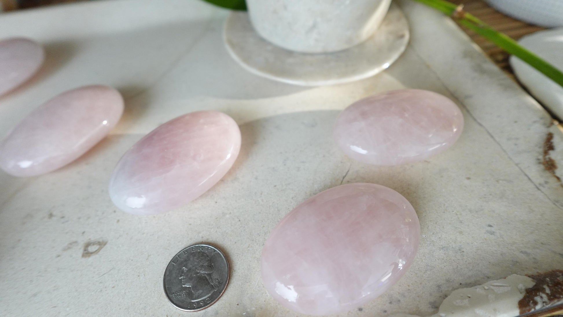 Rose Quartz Palm Stone Smooth Polished Carved Crystal for Distraction Holiday Home Decor Christmas Xmas Gift