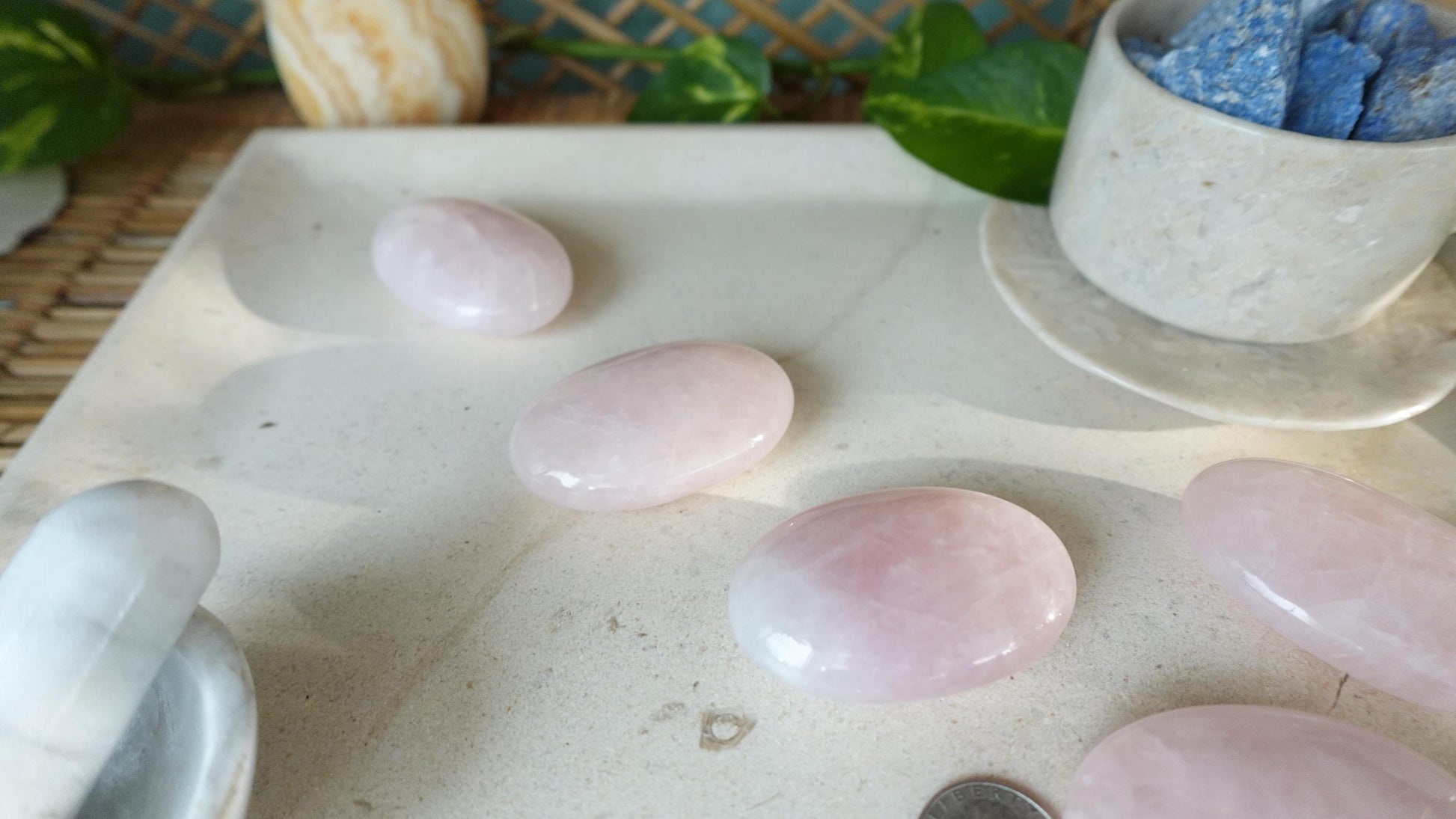 Rose Quartz Palm Stone Smooth Polished Carved Crystal for Distraction Holiday Home Decor Christmas Xmas Gift