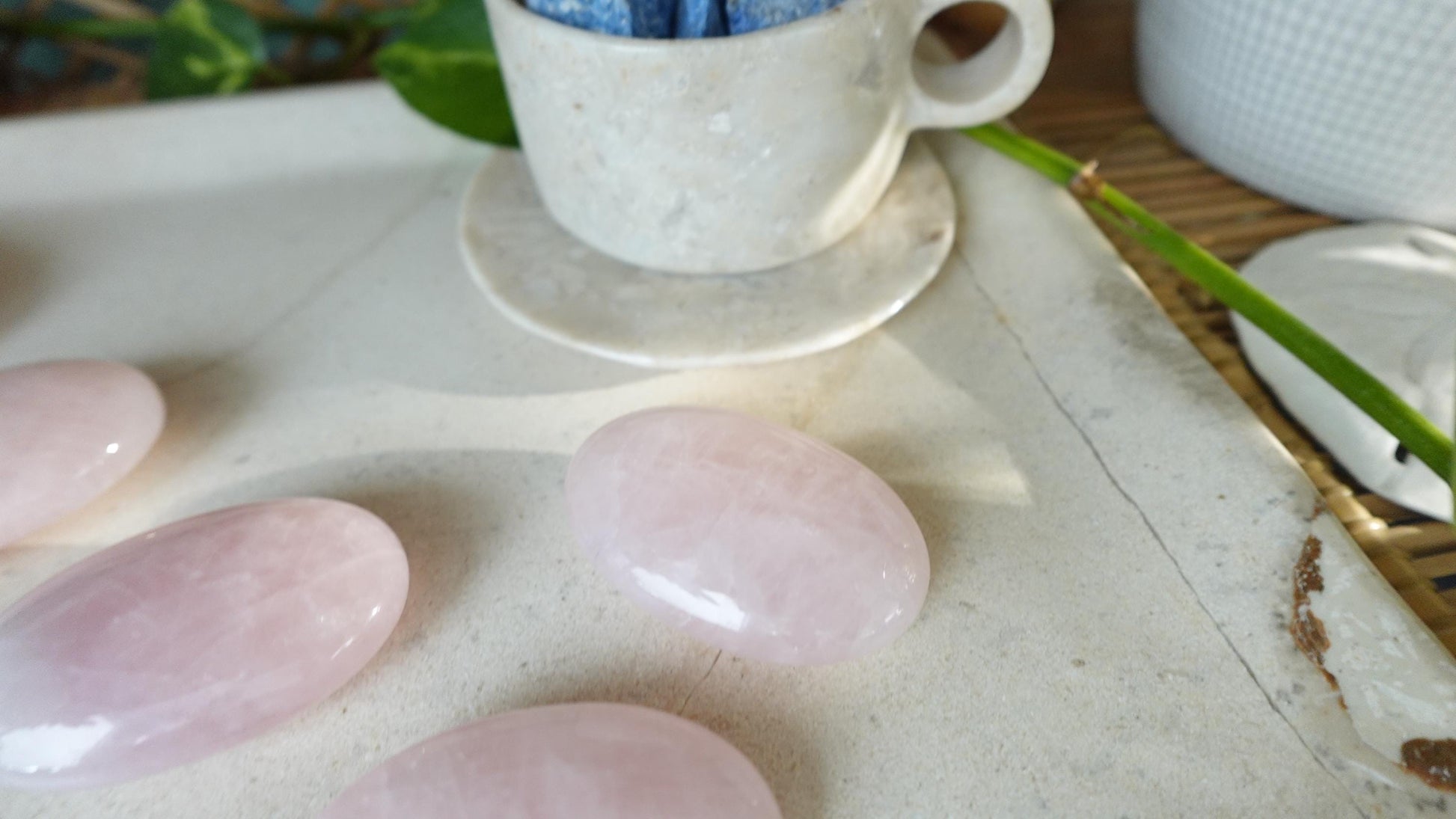 Rose Quartz Palm Stone Smooth Polished Carved Crystal for Distraction Holiday Home Decor Christmas Xmas Gift