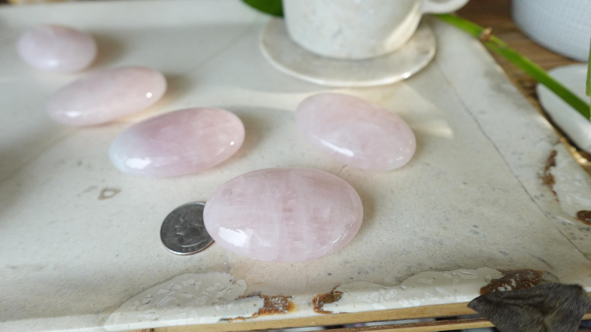 Rose Quartz Palm Stone Smooth Polished Carved Crystal for Distraction Holiday Home Decor Christmas Xmas Gift