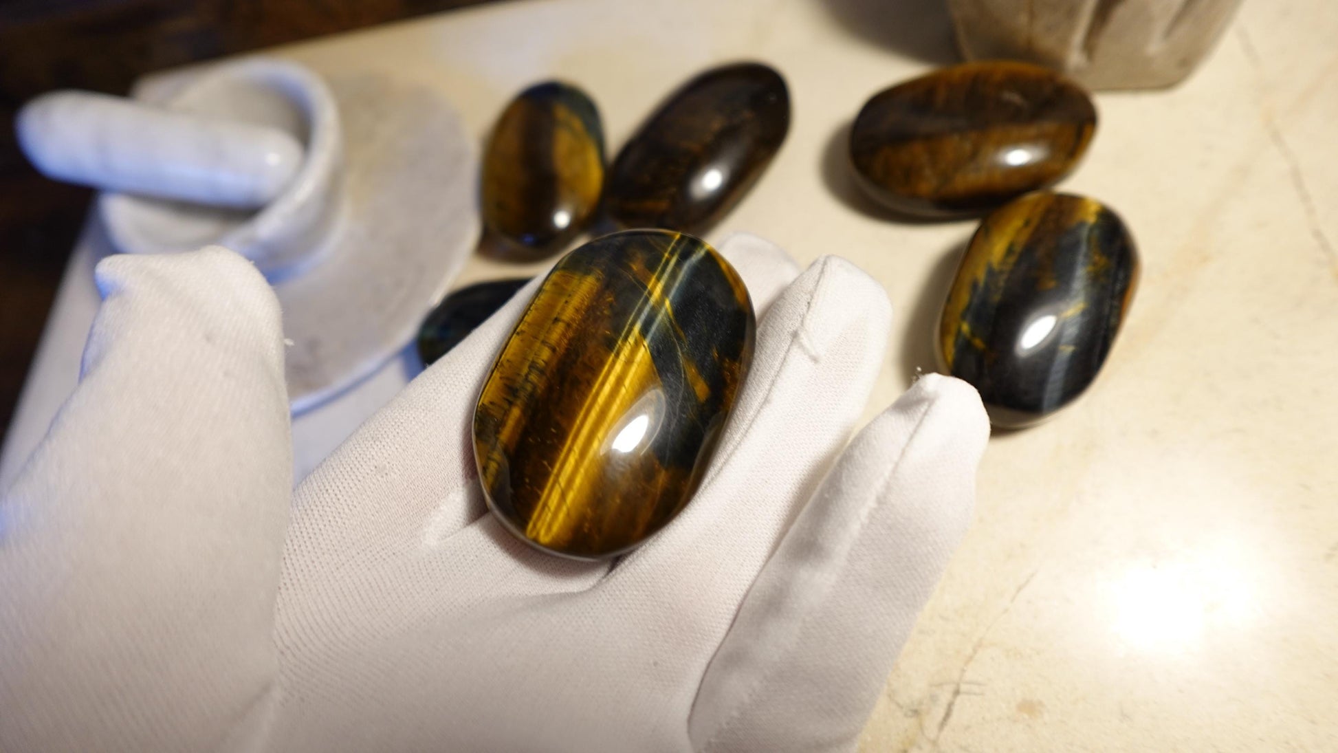 Blue Tiger Eye Natural Palm Stone Smooth Polished Carved Crystal for Distraction Pocket Worry Anxiety Home Decor Gift Xmas Christmas