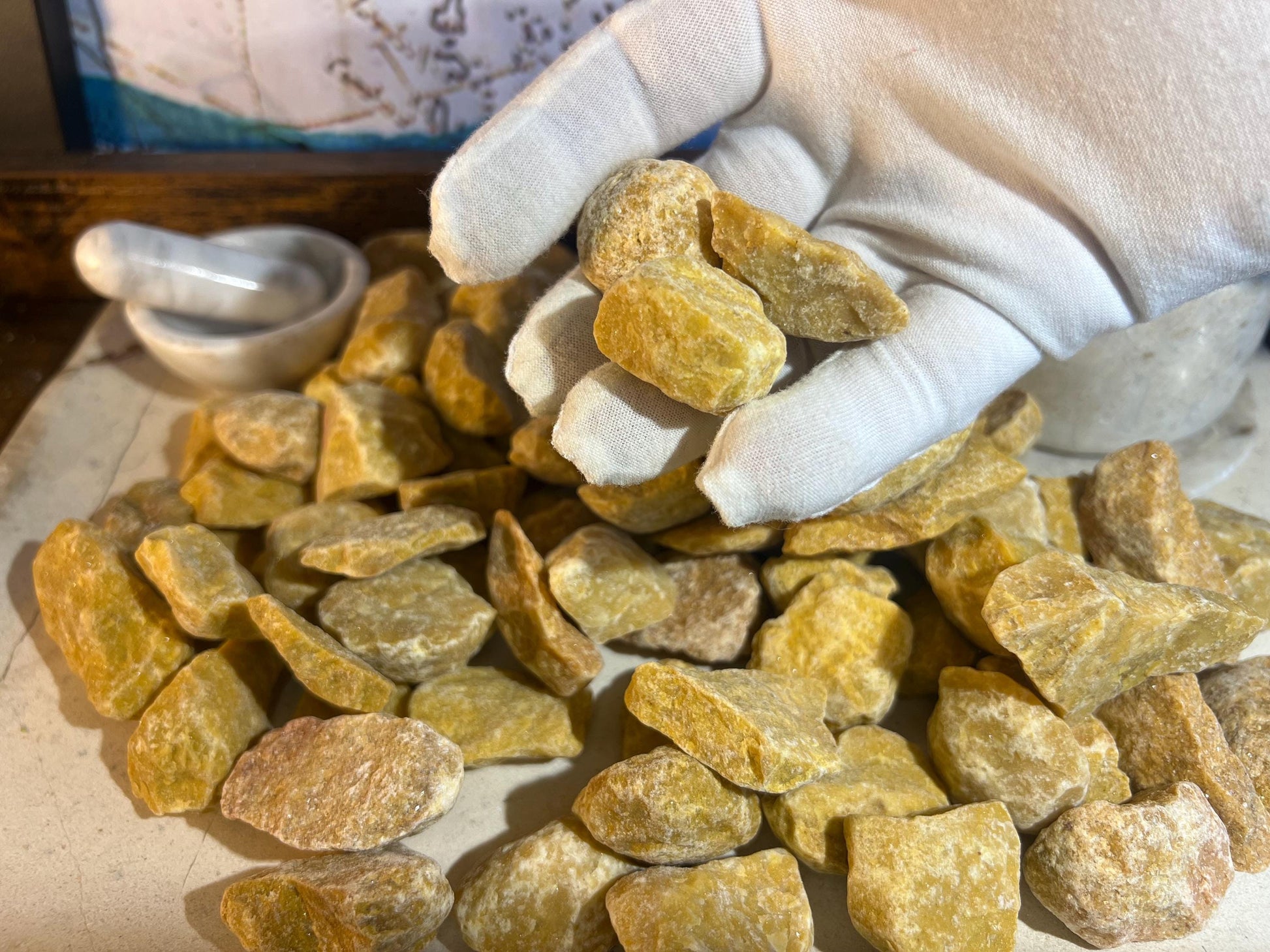 Yellow Jade Natural Raw Stone Carved Crystal for Distraction Anxiety Christmas Holiday Decor Xmas Birthday Gift Home Natural Gemstone