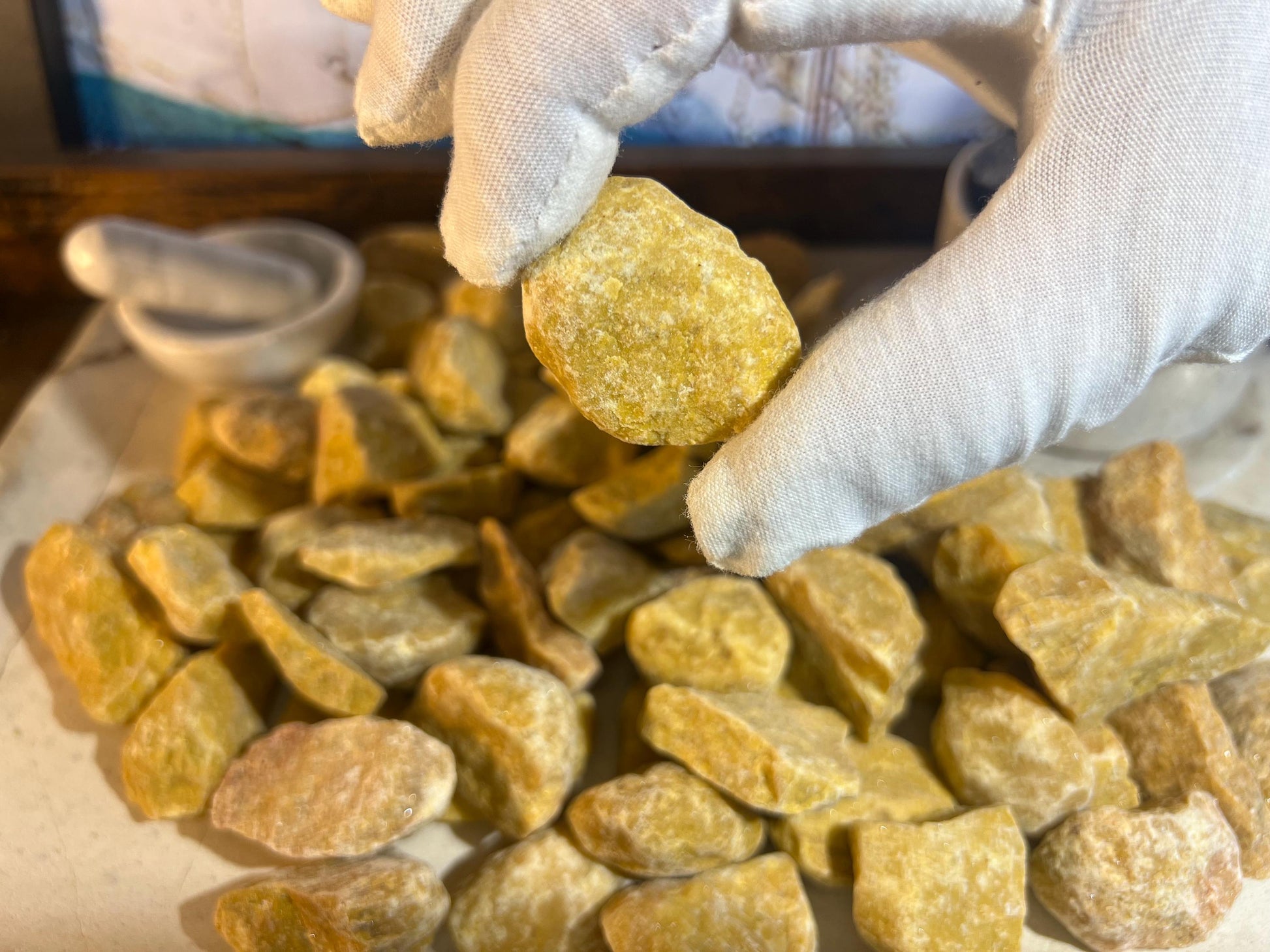 Yellow Jade Natural Raw Stone Carved Crystal for Distraction Anxiety Christmas Holiday Decor Xmas Birthday Gift Home Natural Gemstone