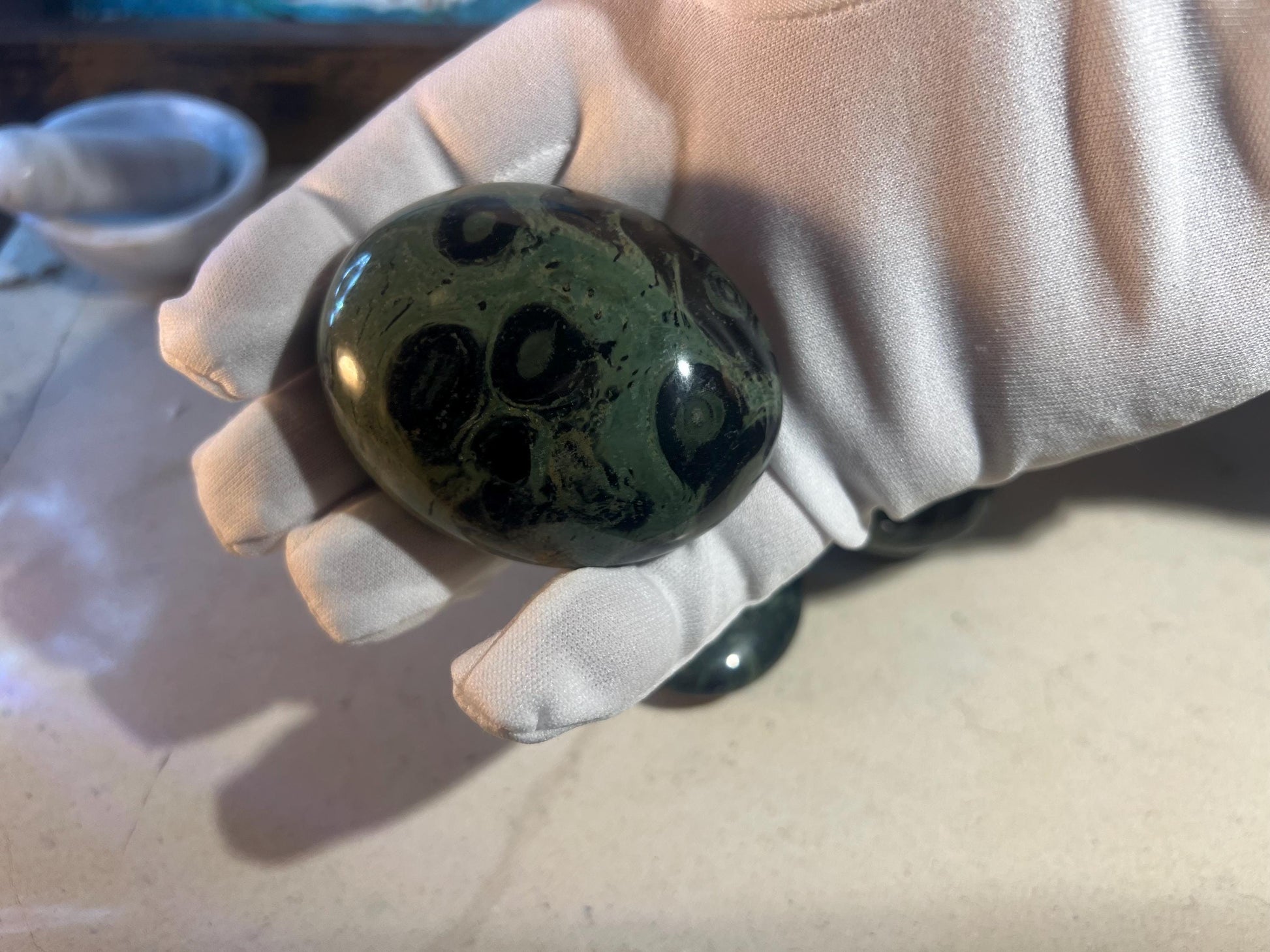 Kambada Jasper Natural Palm Stone Smooth Polished Carved Crystal for Distraction Anxiety Worry Birthday Christmas Gift Home Decor Meditation