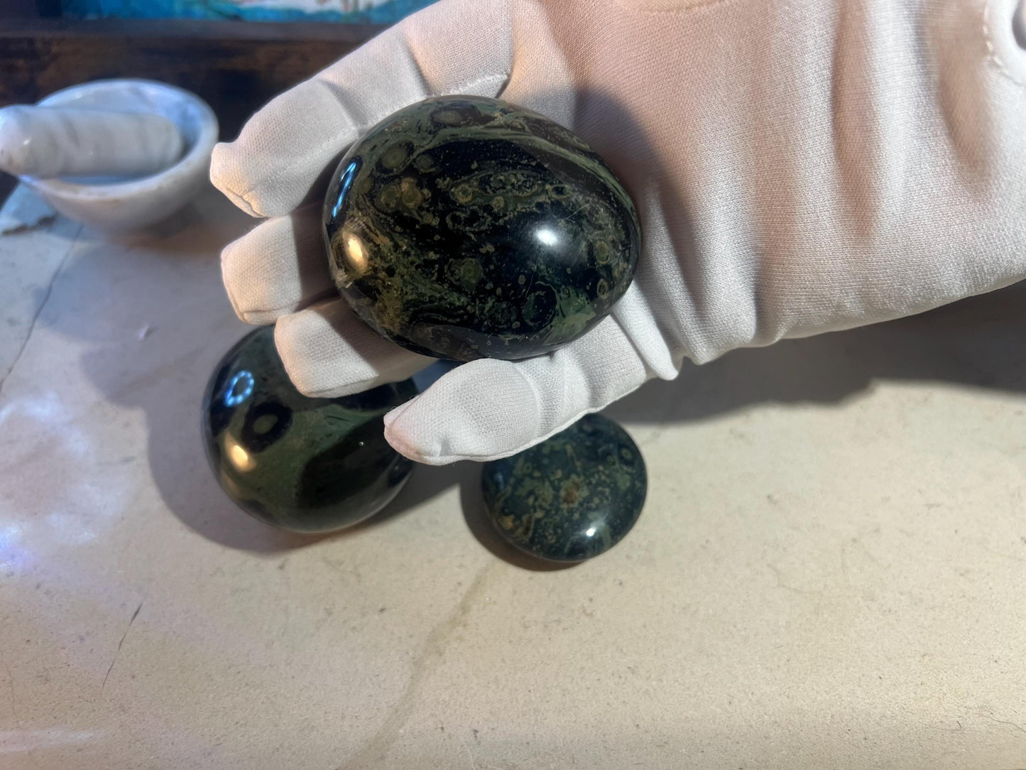 Kambada Jasper Natural Palm Stone Smooth Polished Carved Crystal for Distraction Anxiety Worry Birthday Christmas Gift Home Decor Meditation