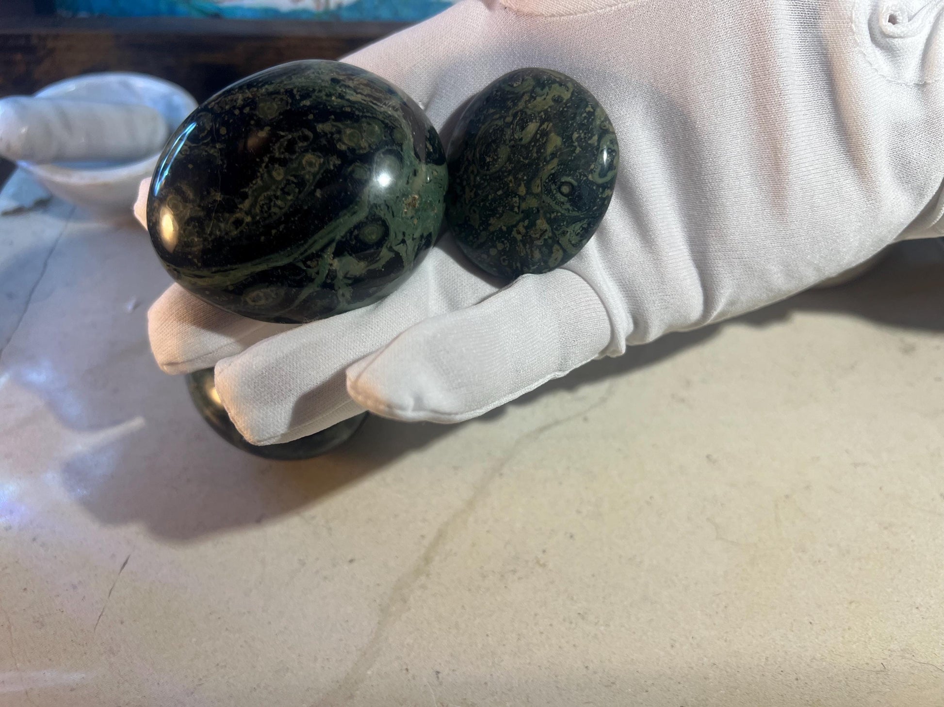 Kambada Jasper Natural Palm Stone Smooth Polished Carved Crystal for Distraction Anxiety Worry Birthday Christmas Gift Home Decor Meditation