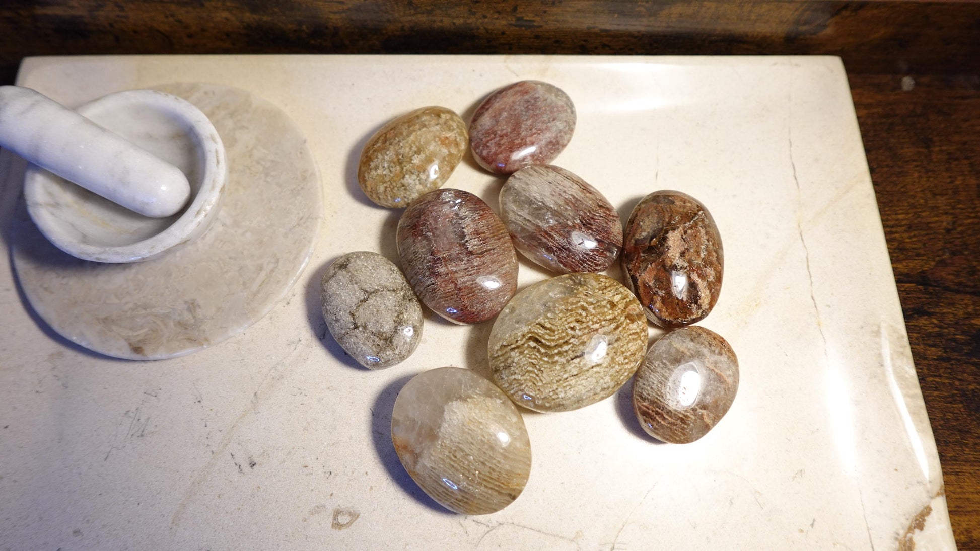 Thousand Layer Lodolite Natural Palm Stone Smooth Polished Carved Crystal Distraction Pocket Worry Anxiety Home Decor Gift Xmas Christmas
