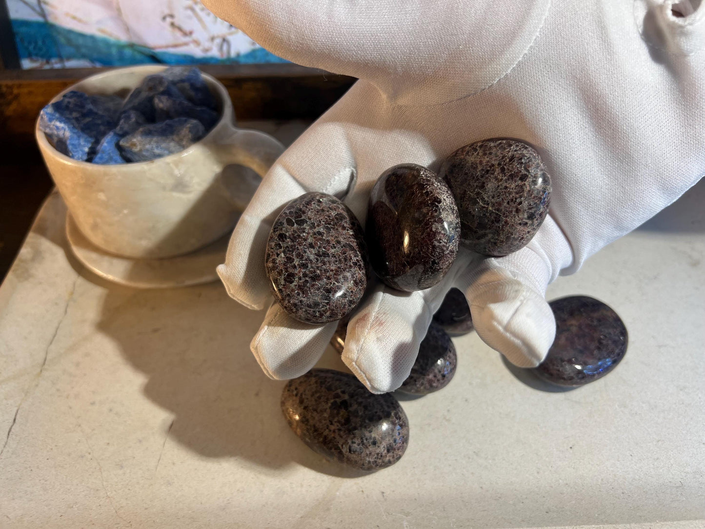 Medium and Large Size Garnet Palm Stones Arts Home Decor Wholesale minerals Project Christmas Home Decor Gift Worry Polished Pocket Anxiety