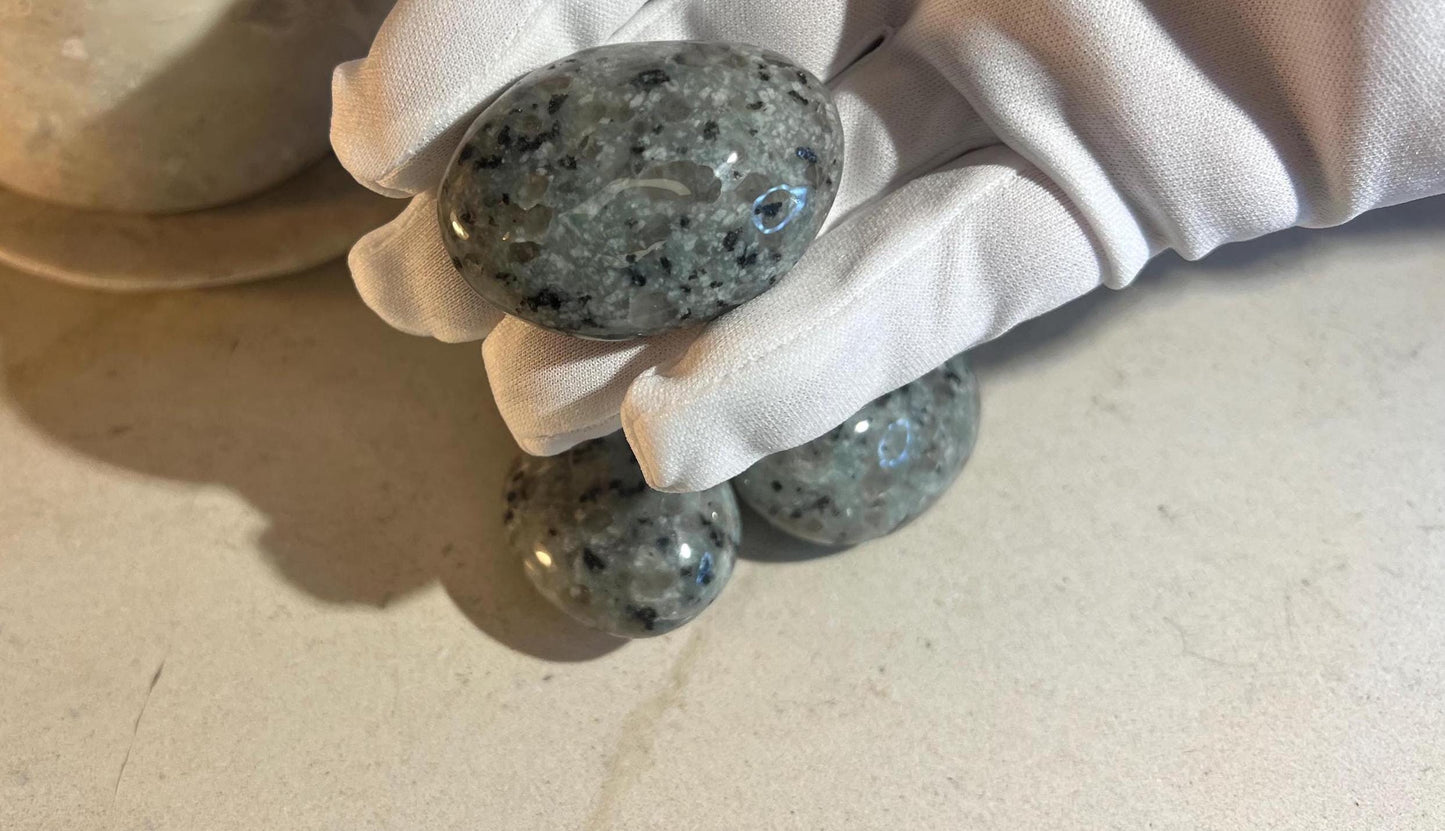 Kiwi Egg Jasper Natural Palm Stone Smooth Polished Carved Crystal for Distraction Home Decor Christmas Xmas Gift Anxiety Gift Anxiety