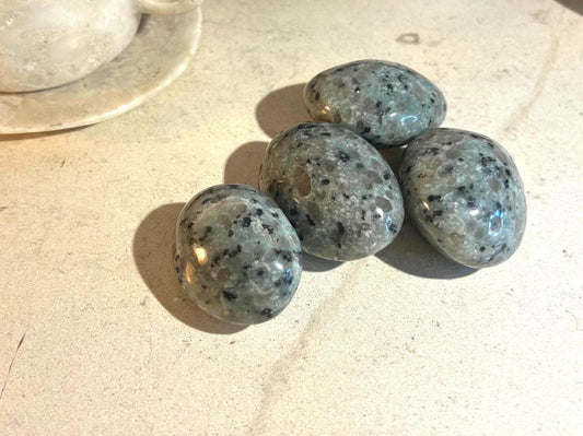 Kiwi Egg Jasper Natural Palm Stone Smooth Polished Carved Crystal for Distraction Home Decor Christmas Xmas Gift Anxiety Gift Anxiety