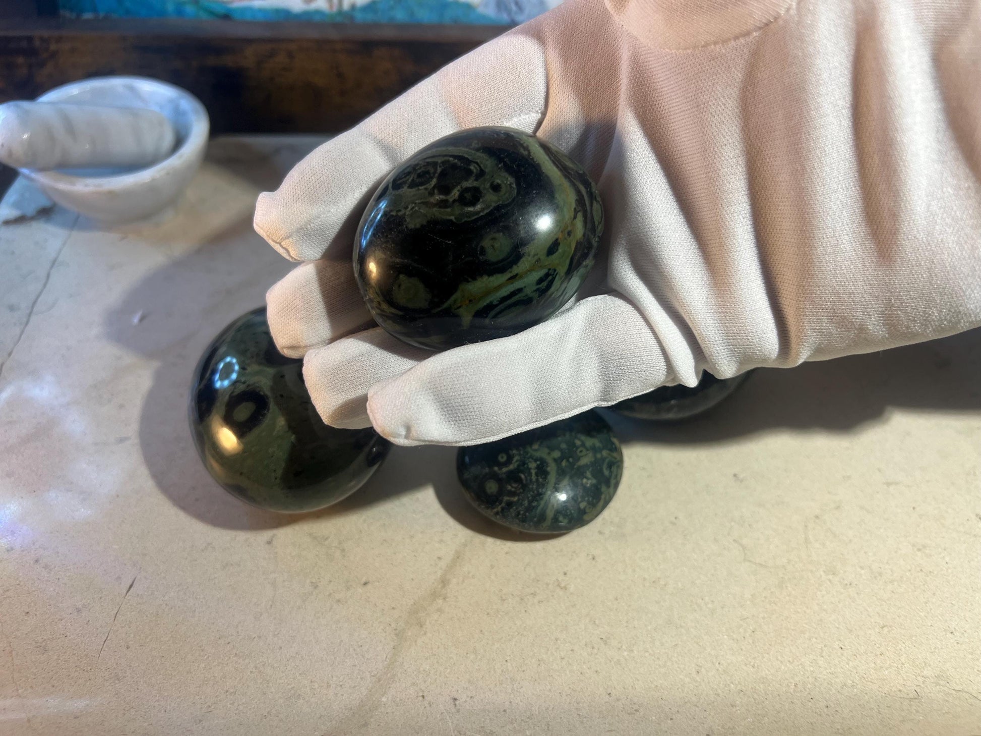 Kambada Jasper Natural Palm Stone Smooth Polished Carved Crystal for Distraction Anxiety Worry Birthday Christmas Gift Home Decor Meditation