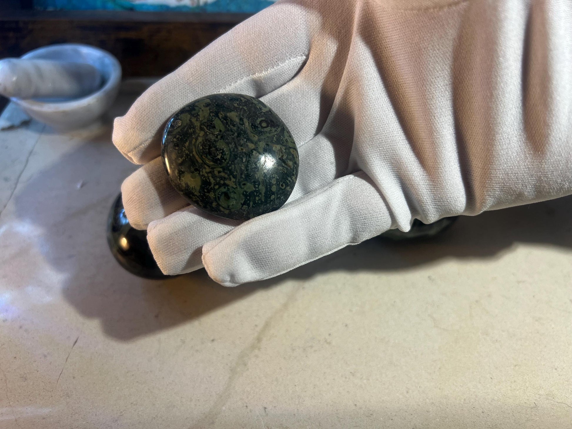 Kambada Jasper Natural Palm Stone Smooth Polished Carved Crystal for Distraction Anxiety Worry Birthday Christmas Gift Home Decor Meditation