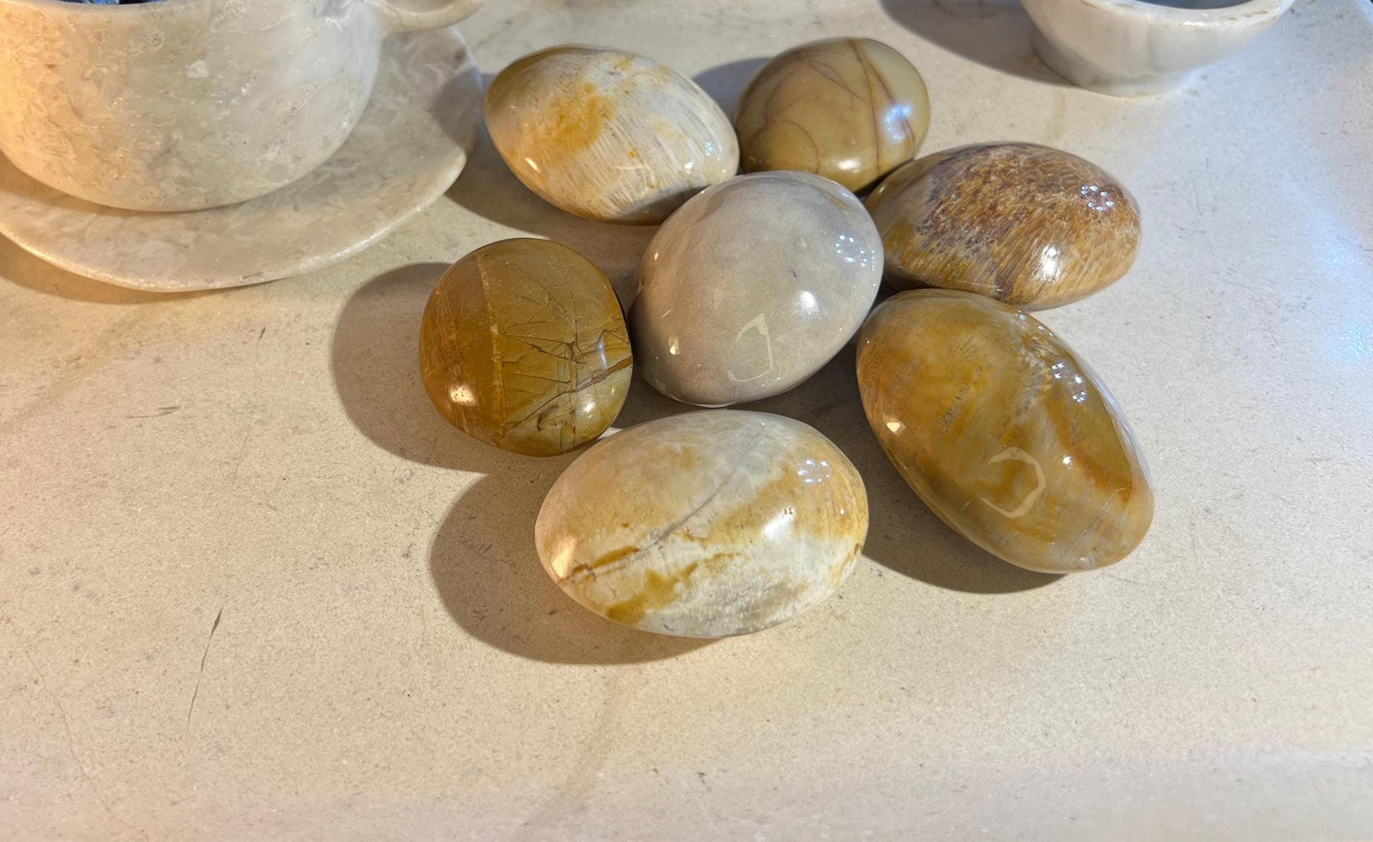 Indian Agatized Coral Natural Palm Stone Smooth Polished Carved Crystal for Distraction Home Decor Christmas Xmas Birthday Worry Anxiety