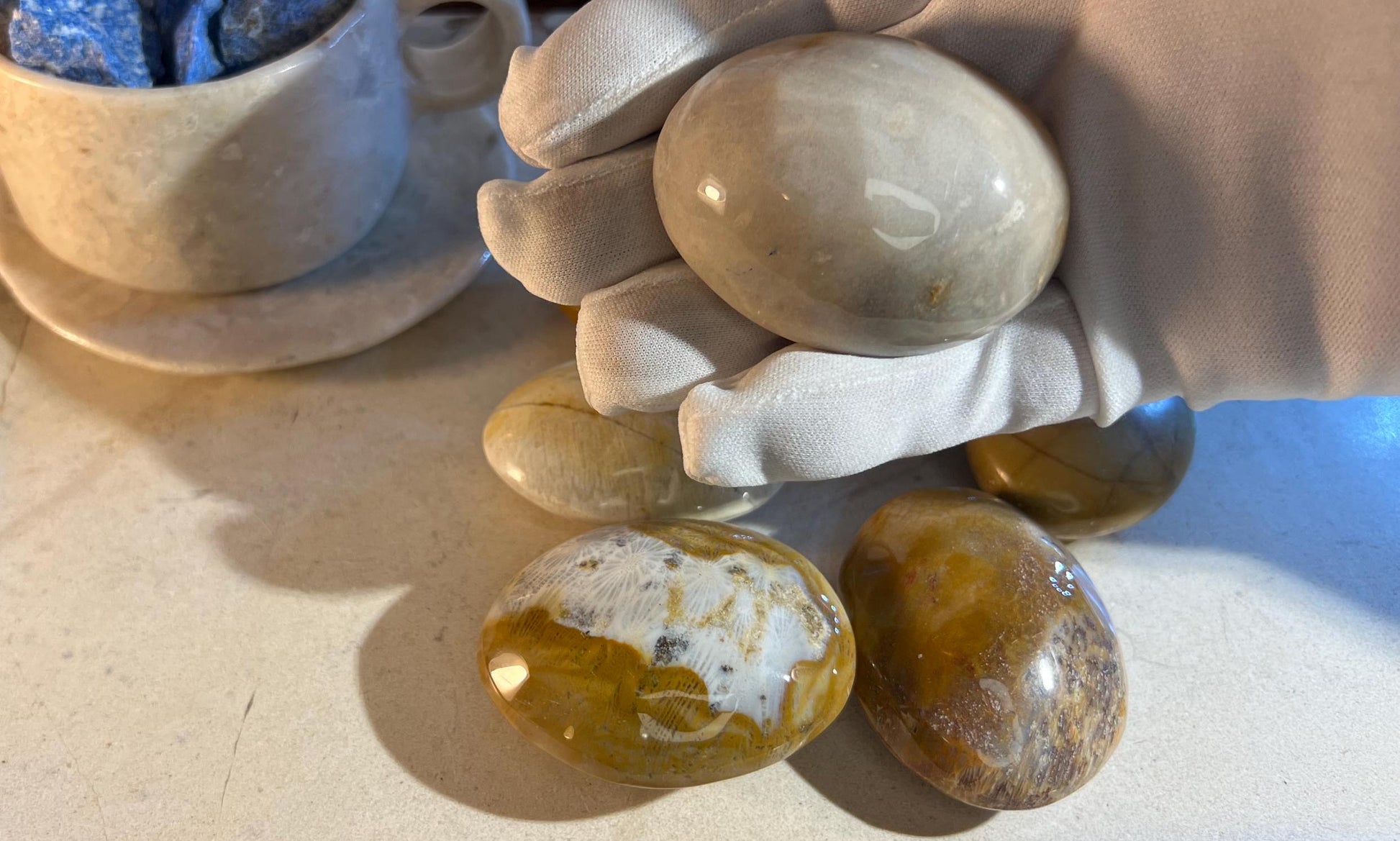Indian Agatized Coral Natural Palm Stone Smooth Polished Carved Crystal for Distraction Home Decor Christmas Xmas Birthday Worry Anxiety