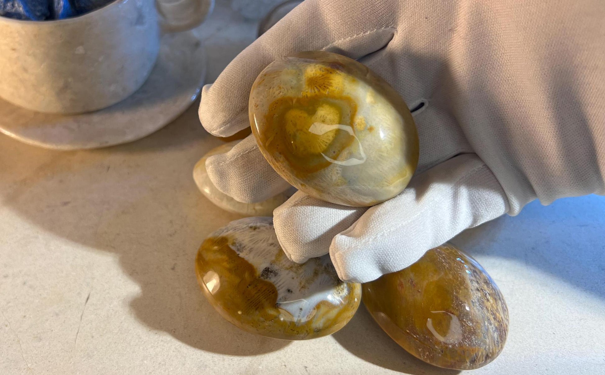 Indian Agatized Coral Natural Palm Stone Smooth Polished Carved Crystal for Distraction Home Decor Christmas Xmas Birthday Worry Anxiety