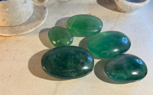 Green Fluorite Natural Palm Stone Smooth Polished Carved Crystal for Distraction Home Decor Worry Stress Relief Anxiety Christmas Xmas Gift