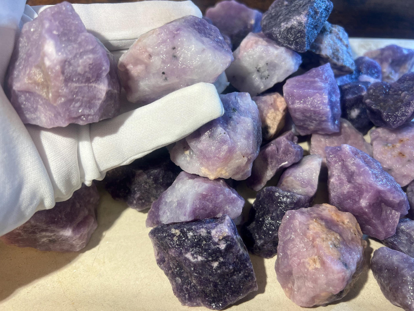 Raw Greenland Lepidolite Carved Crystal for Distraction from Anxiety or Worry Home Decor Holiday Xmas Meditation Birthday Meditation Pocket