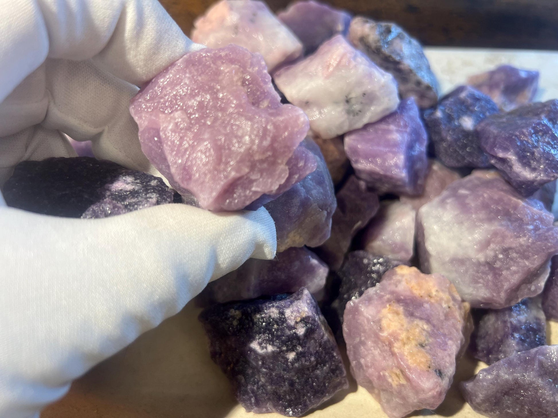 Raw Greenland Lepidolite Carved Crystal for Distraction from Anxiety or Worry Home Decor Holiday Xmas Meditation Birthday Meditation Pocket