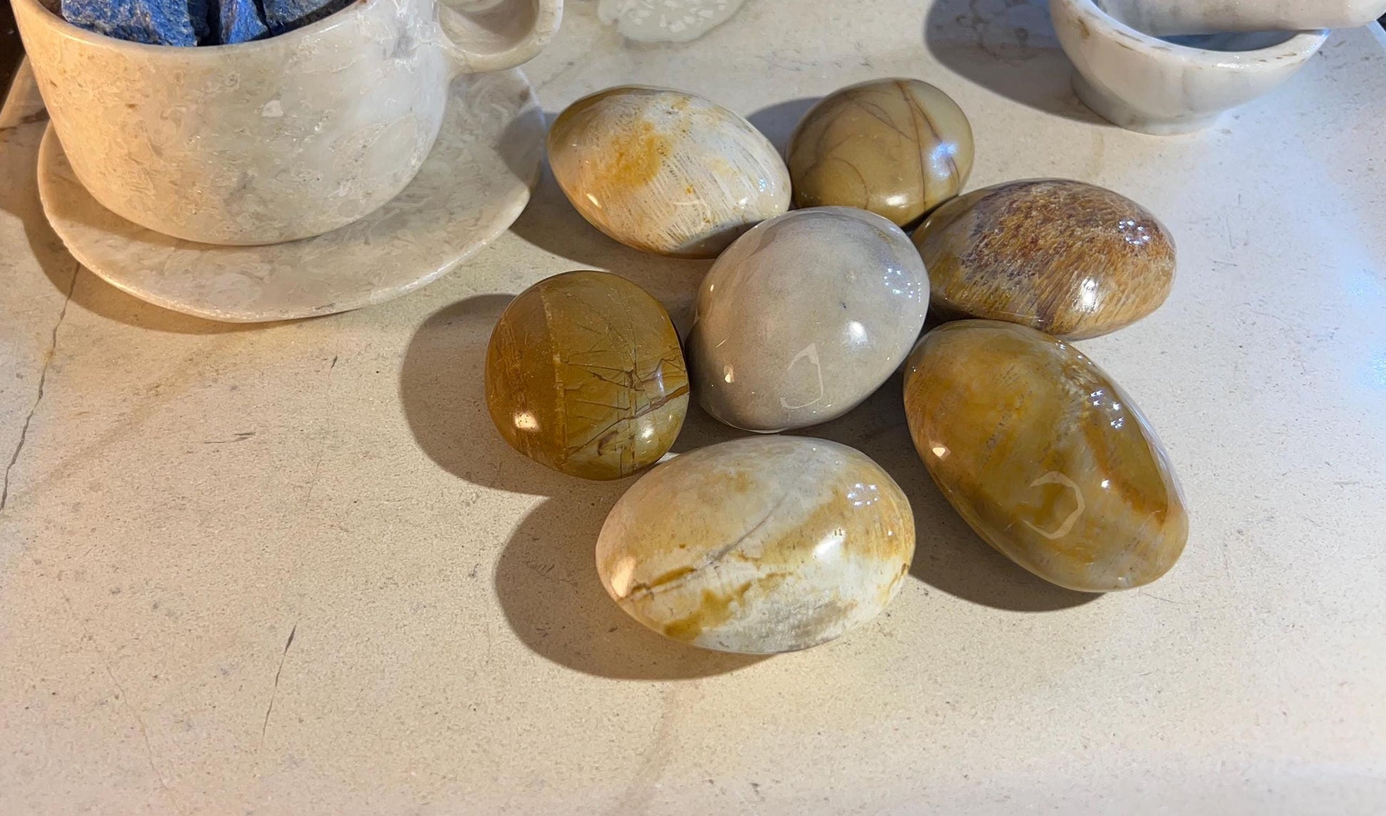 Indian Agatized Coral Natural Palm Stone Smooth Polished Carved Crystal for Distraction Home Decor Christmas Xmas Birthday Worry Anxiety