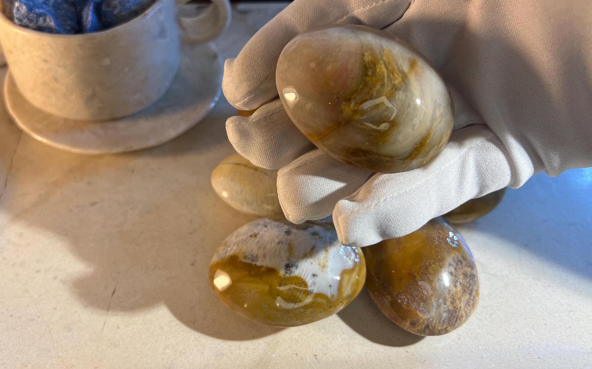 Indian Agatized Coral Natural Palm Stone Smooth Polished Carved Crystal for Distraction Home Decor Christmas Xmas Birthday Worry Anxiety