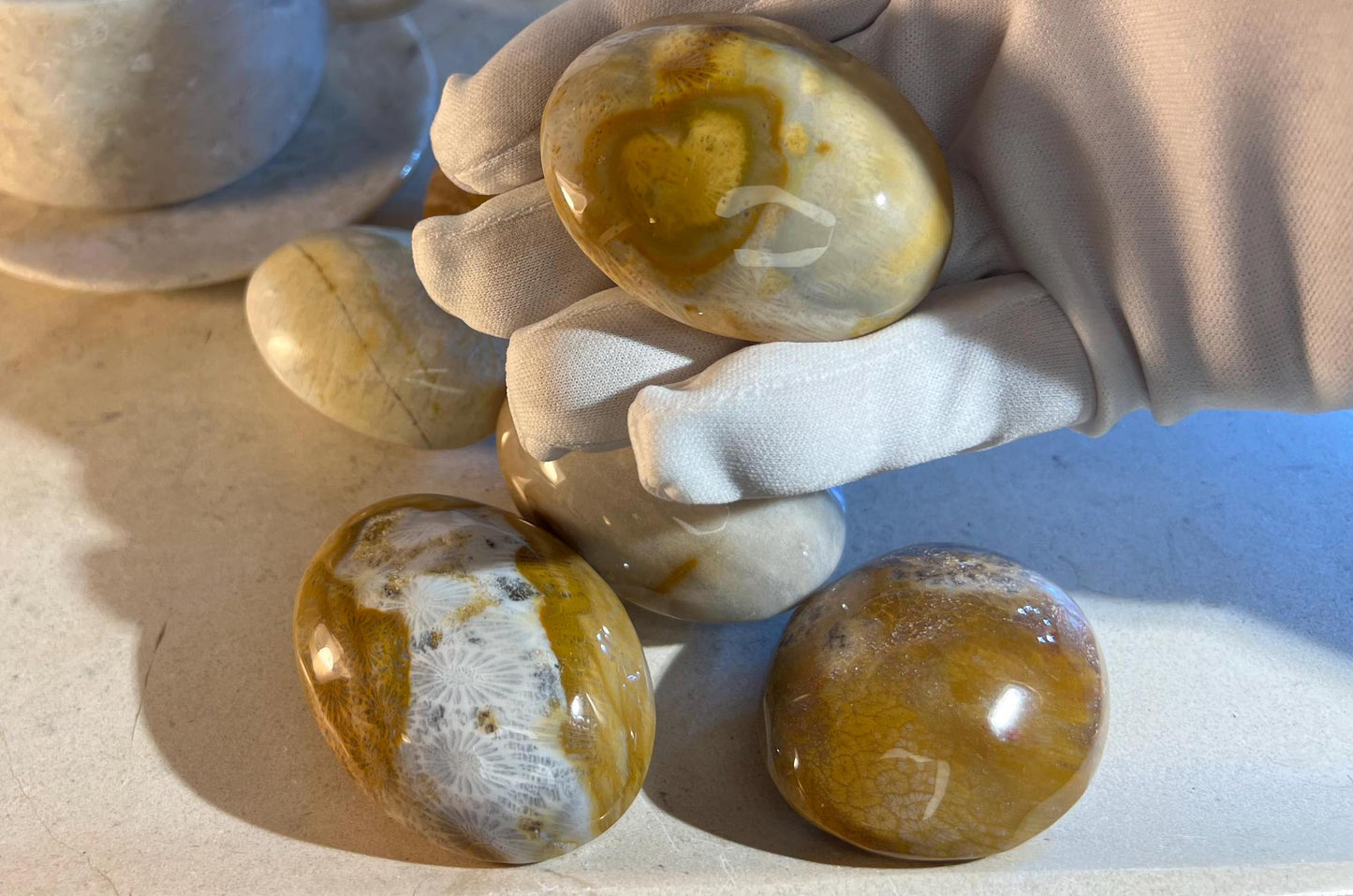 Indian Agatized Coral Natural Palm Stone Smooth Polished Carved Crystal for Distraction Home Decor Christmas Xmas Birthday Worry Anxiety