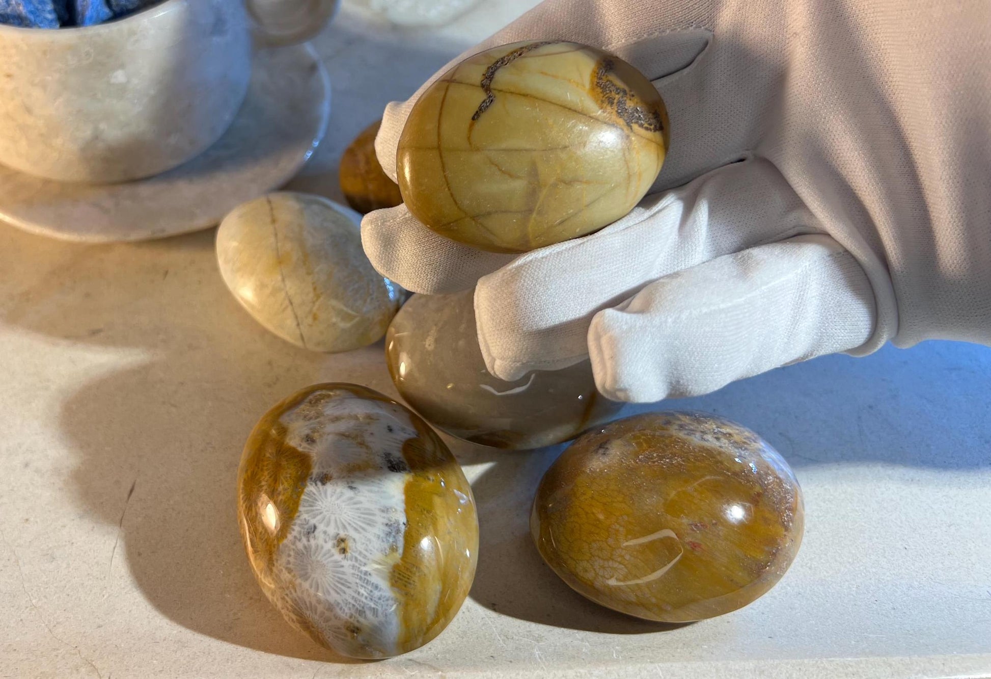 Indian Agatized Coral Natural Palm Stone Smooth Polished Carved Crystal for Distraction Home Decor Christmas Xmas Birthday Worry Anxiety