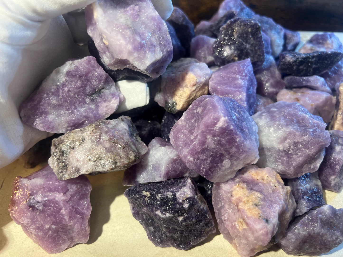 Raw Greenland Lepidolite Carved Crystal for Distraction from Anxiety or Worry Home Decor Holiday Xmas Meditation Birthday Meditation Pocket