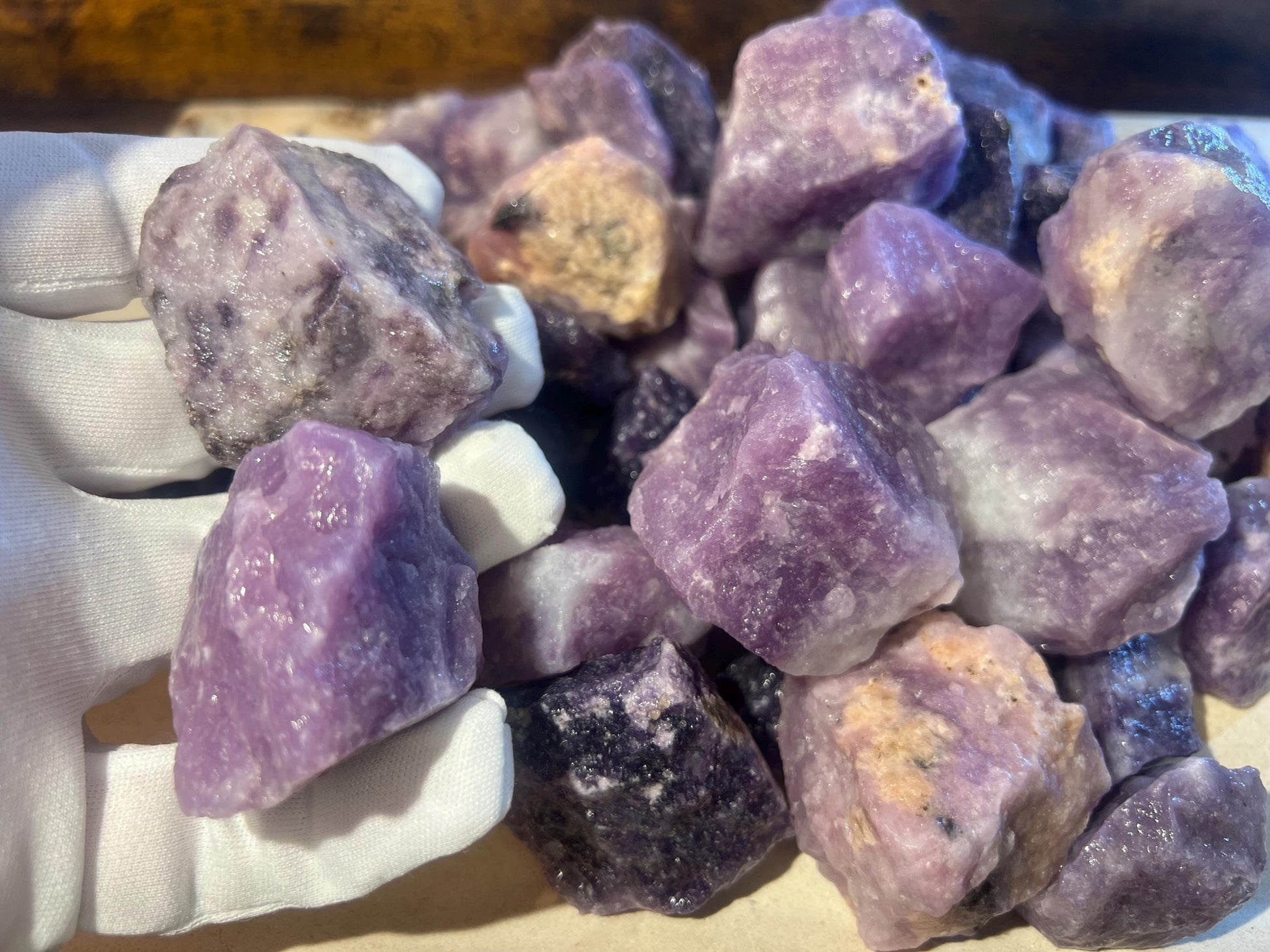 Raw Greenland Lepidolite Carved Crystal for Distraction from Anxiety or Worry Home Decor Holiday Xmas Meditation Birthday Meditation Pocket