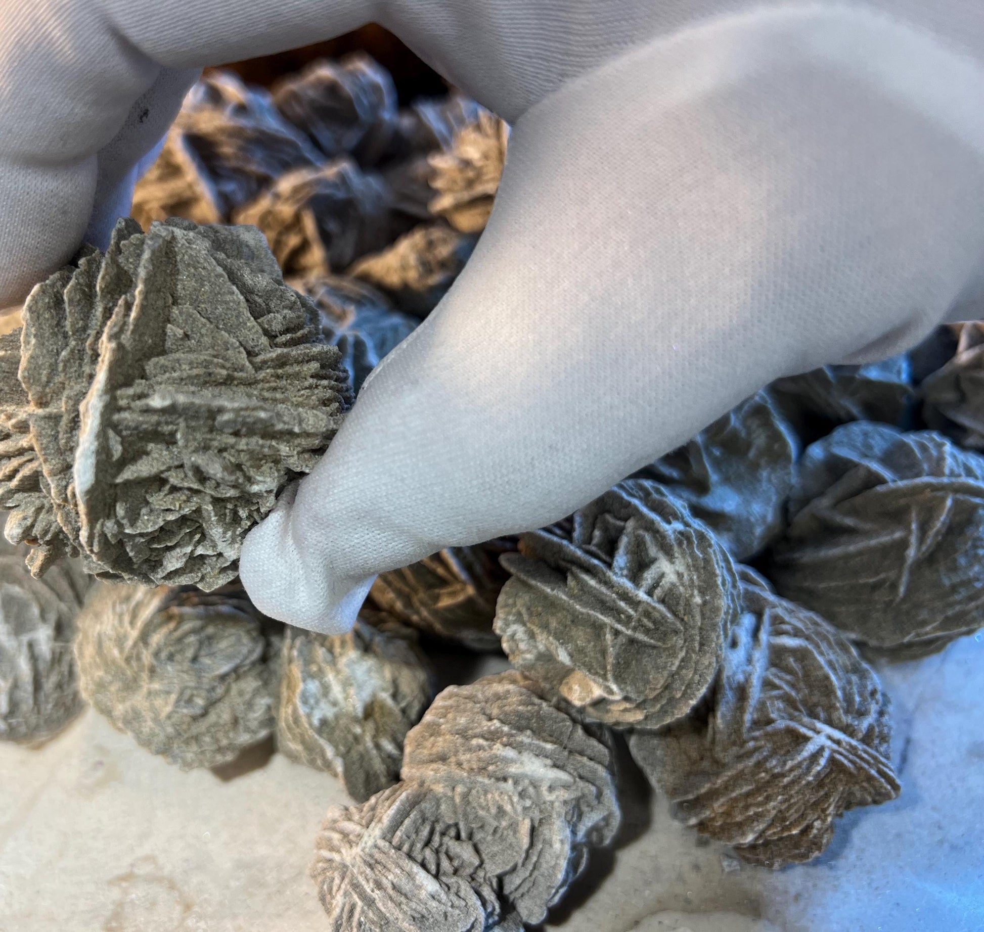 Desert Rose Quartz Raw Crystal Polished Carved Crystal for Distraction from Anxiety Worry Home Decor Holiday Xmas Meditation Birthday Crafts