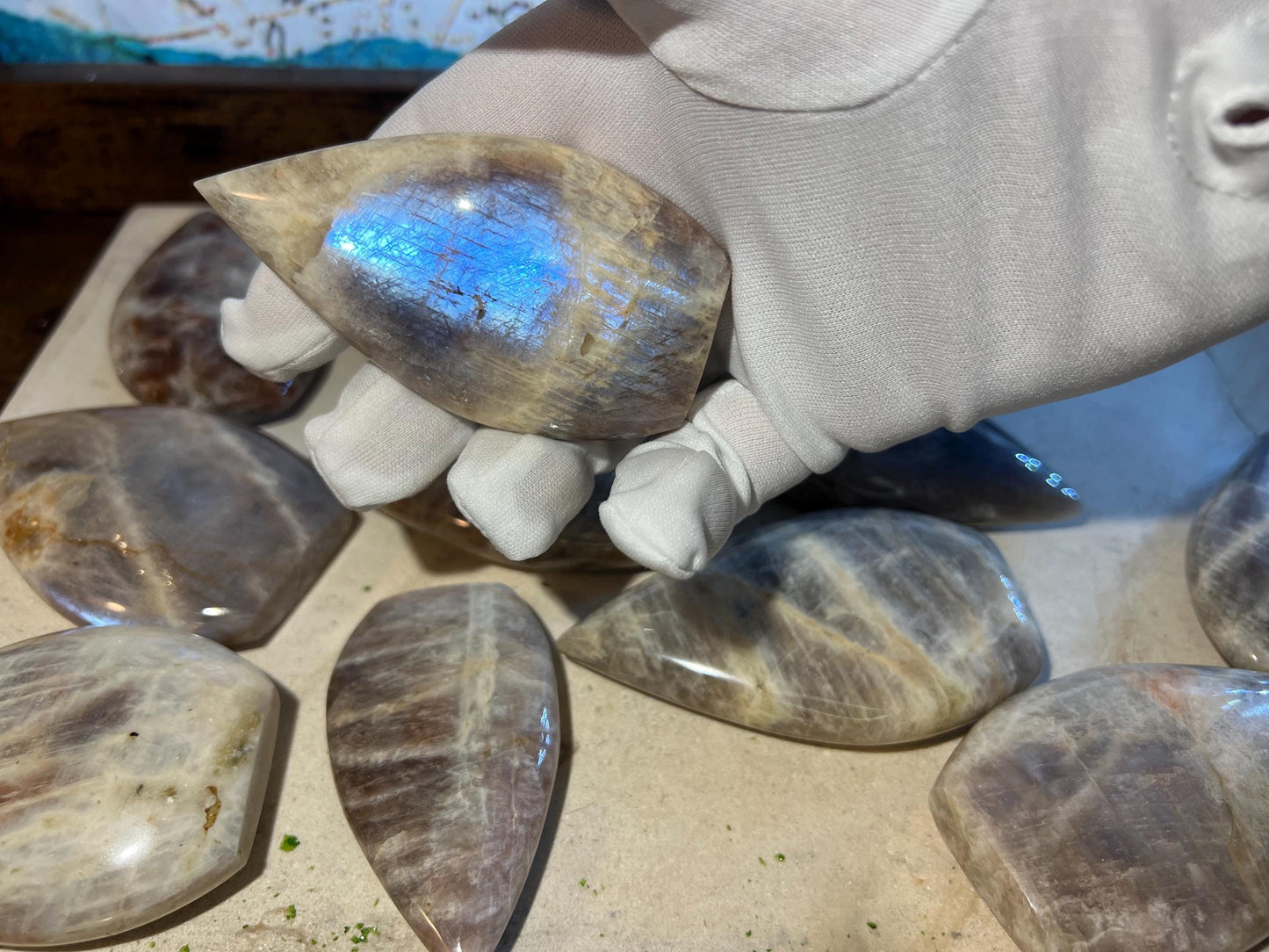 Blue Moonstone Carved Palm Stone Smooth Polished Carved Crystal for Distraction Gift Birthday Home Decor Christmas Pocket Anxiety Xmas