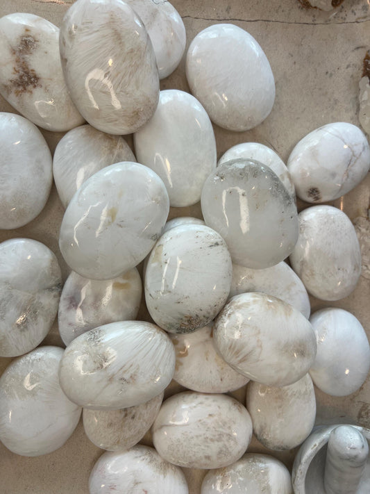 Greenland Scolecite Natural Palm Stone Smooth Polished Carved Crystal for Distraction Stress Christmas Xmas Home Decor Worry Anxiety