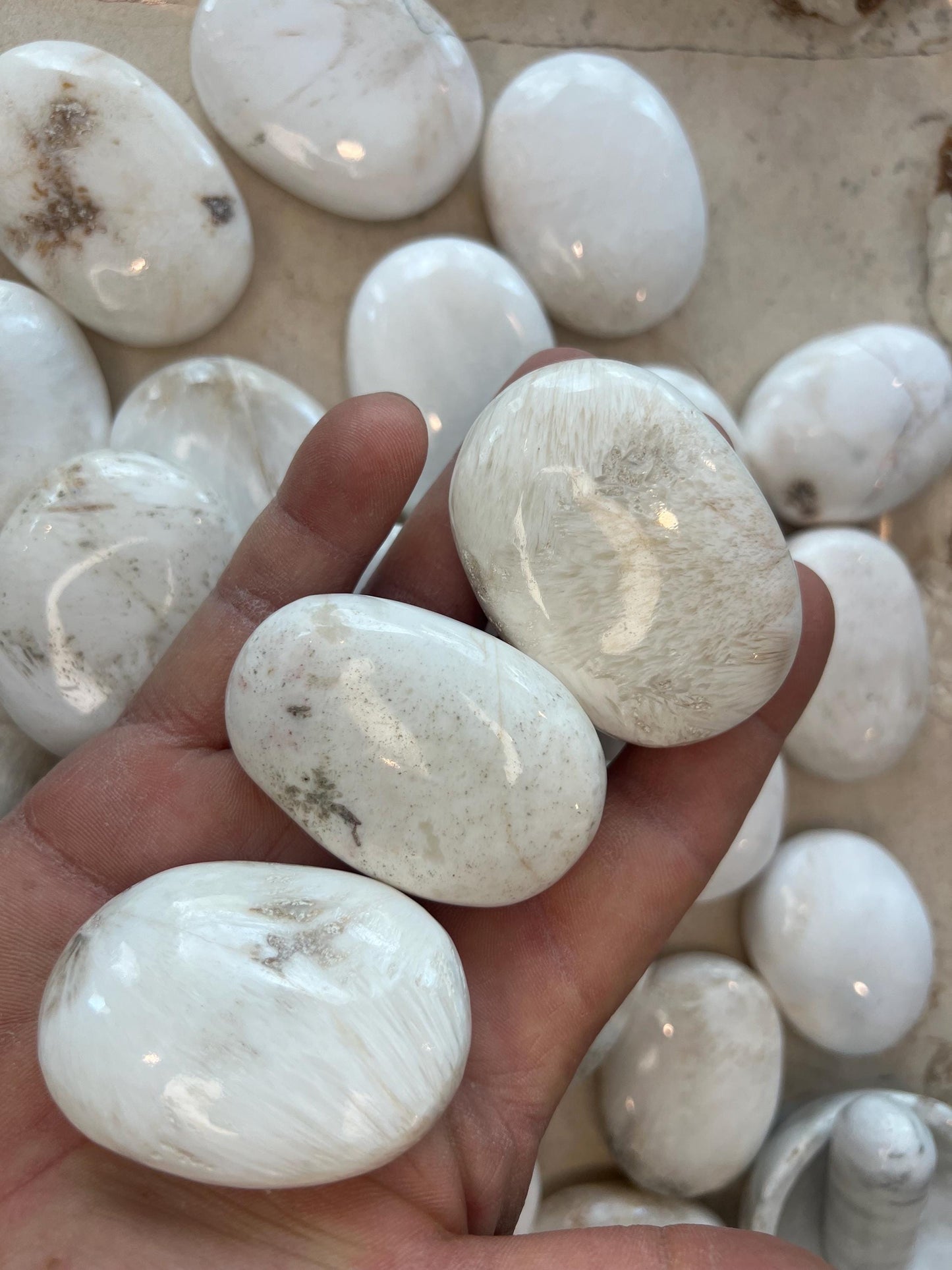Greenland Scolecite Natural Palm Stone Smooth Polished Carved Crystal for Distraction Stress Christmas Xmas Home Decor Worry Anxiety
