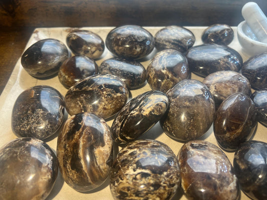 Black Opal Palm Stone Smooth Polished Carved Crystal for Distraction Anxiety Worry Stress Relief Home Decor Xmas Meditation