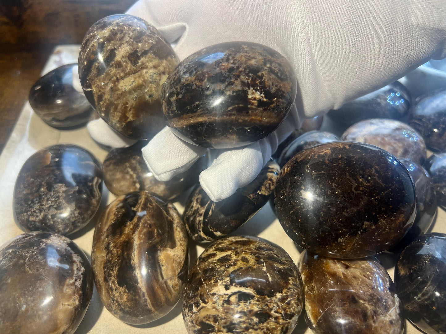Black Opal Palm Stone Smooth Polished Carved Crystal for Distraction Anxiety Worry Stress Relief Home Decor Xmas Meditation