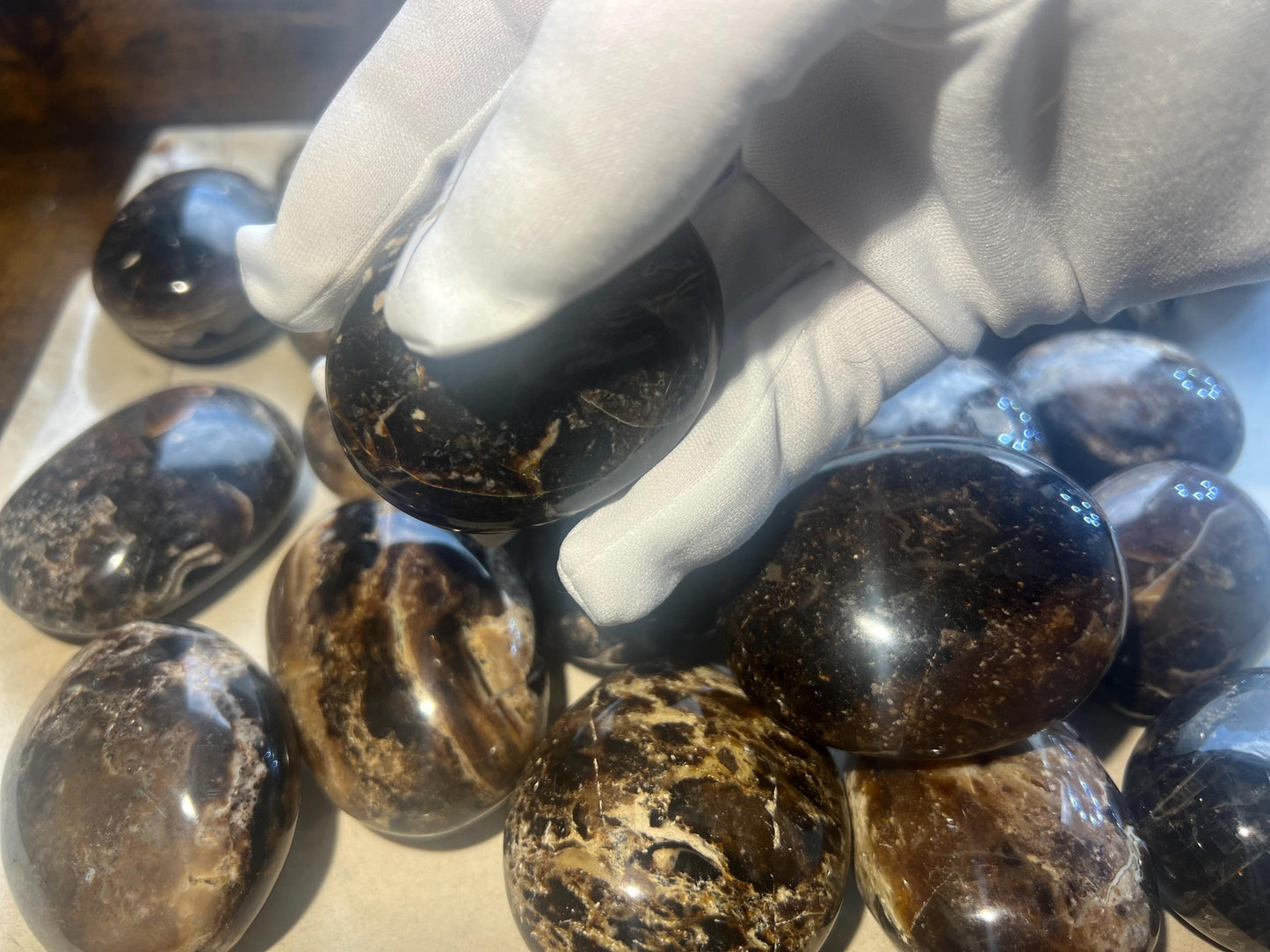 Black Opal Palm Stone Smooth Polished Carved Crystal for Distraction Anxiety Worry Stress Relief Home Decor Xmas Meditation