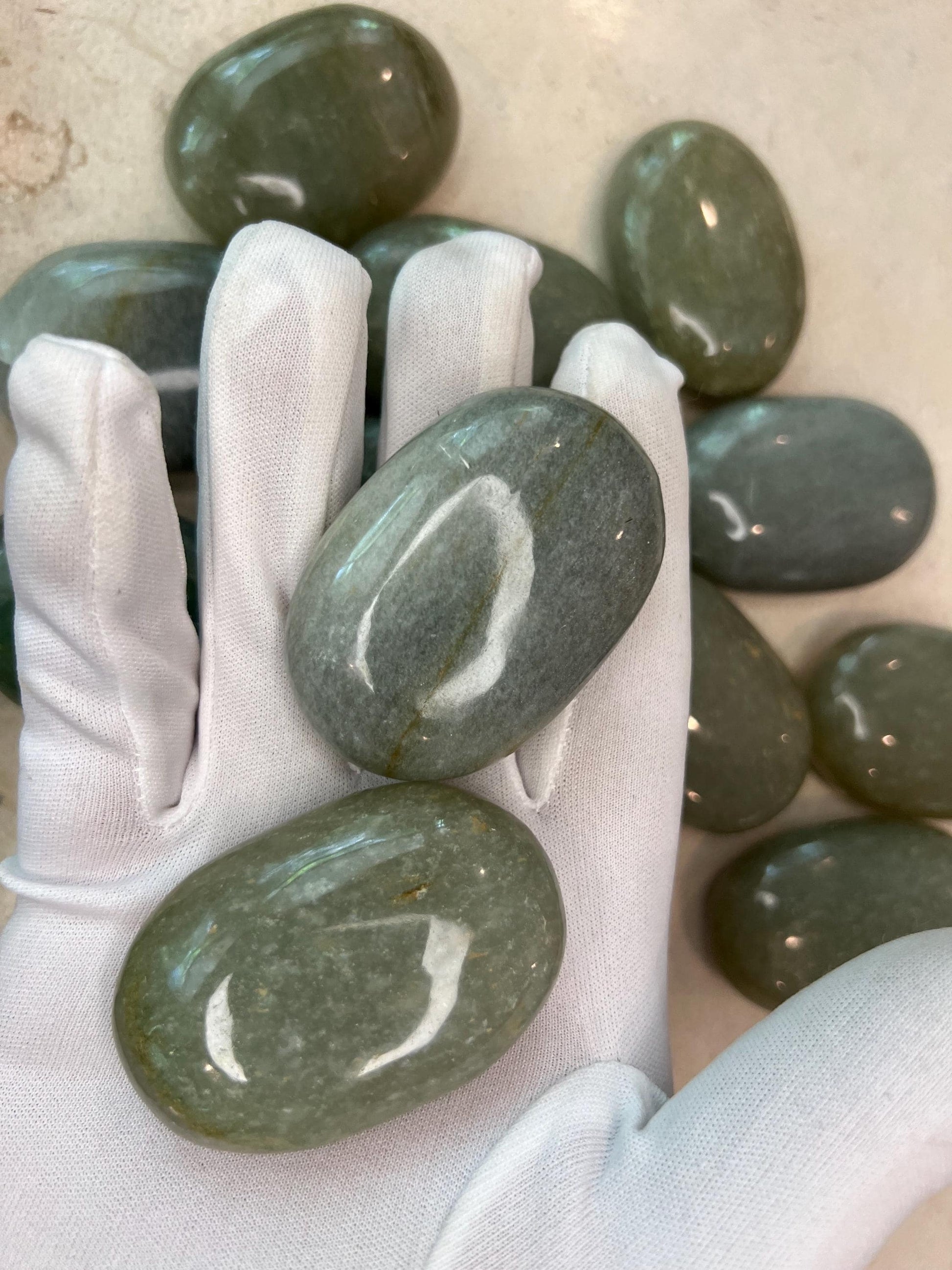 Indian Green Aventurine Natural Palm Stone Smooth Polished Carved Crystal for Worry Anxiety Distraction Meditation Christmas Xmas Gift