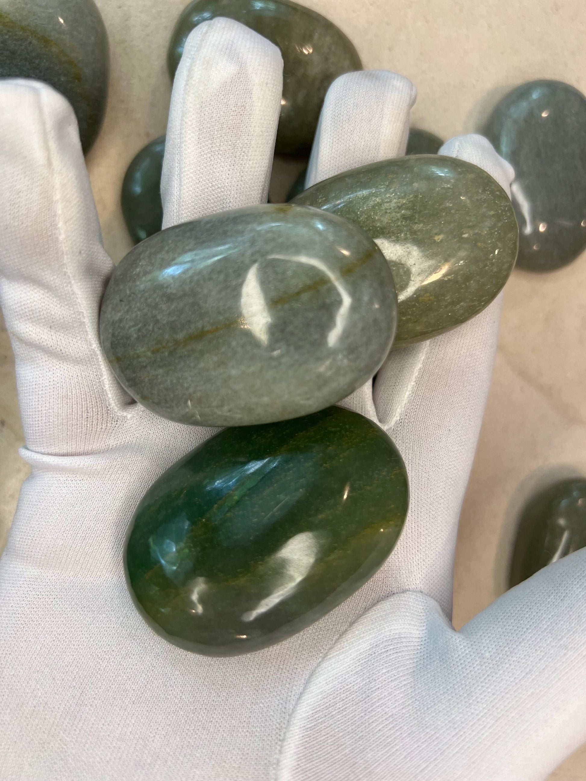 Indian Green Aventurine Natural Palm Stone Smooth Polished Carved Crystal for Worry Anxiety Distraction Meditation Christmas Xmas Gift