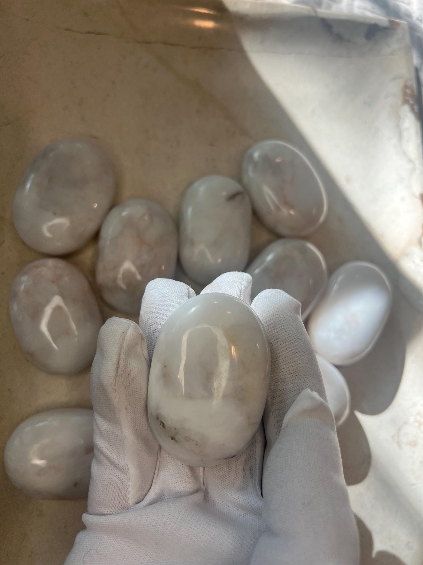 American Snow Agate Natural Palm Stone Smooth Polished Carved Crystal for Distraction Anxiety Pocket Meditation Christmas Xmas Home Decor