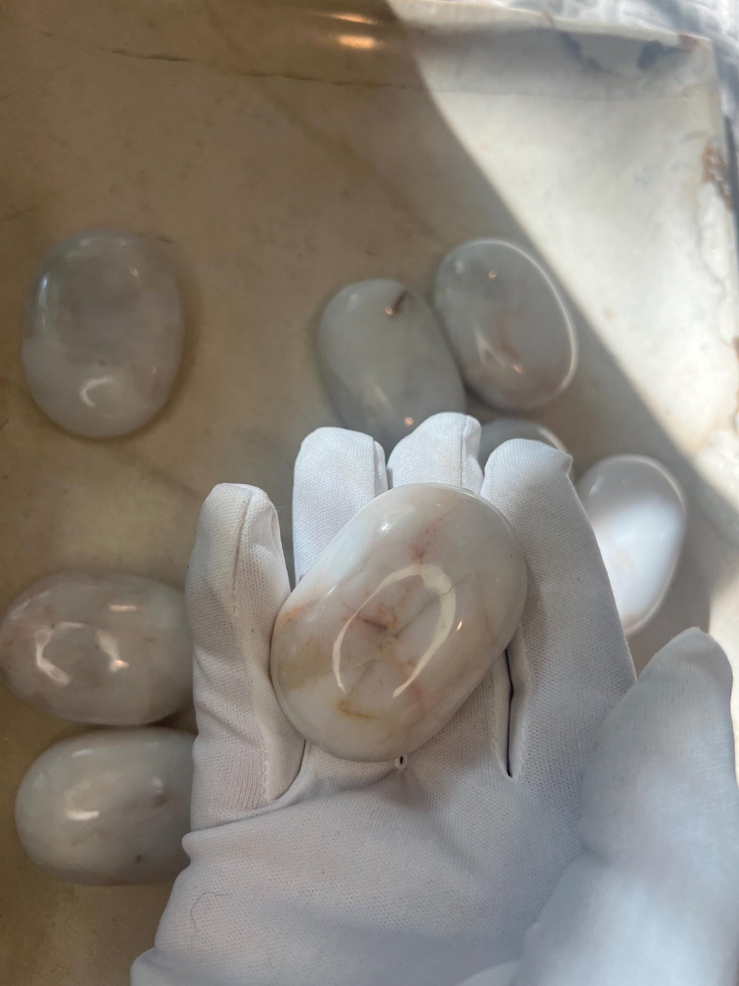 American Snow Agate Natural Palm Stone Smooth Polished Carved Crystal for Distraction Anxiety Pocket Meditation Christmas Xmas Home Decor