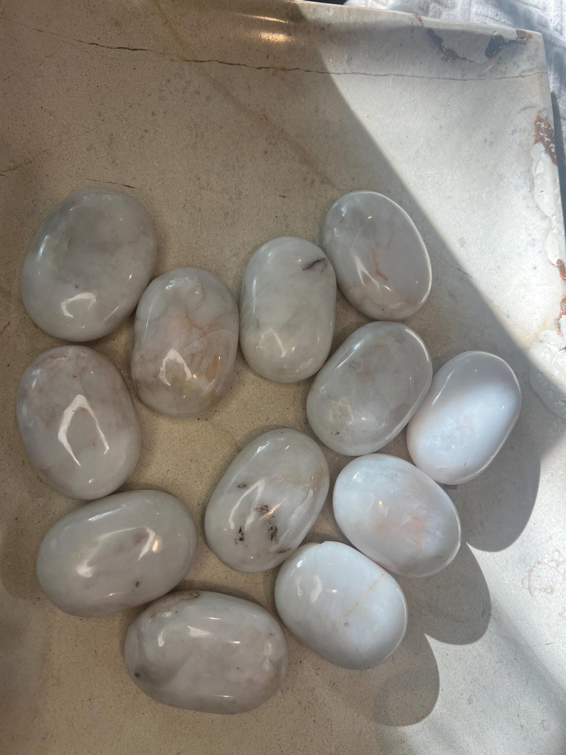 American Snow Agate Natural Palm Stone Smooth Polished Carved Crystal for Distraction Anxiety Pocket Meditation Christmas Xmas Home Decor