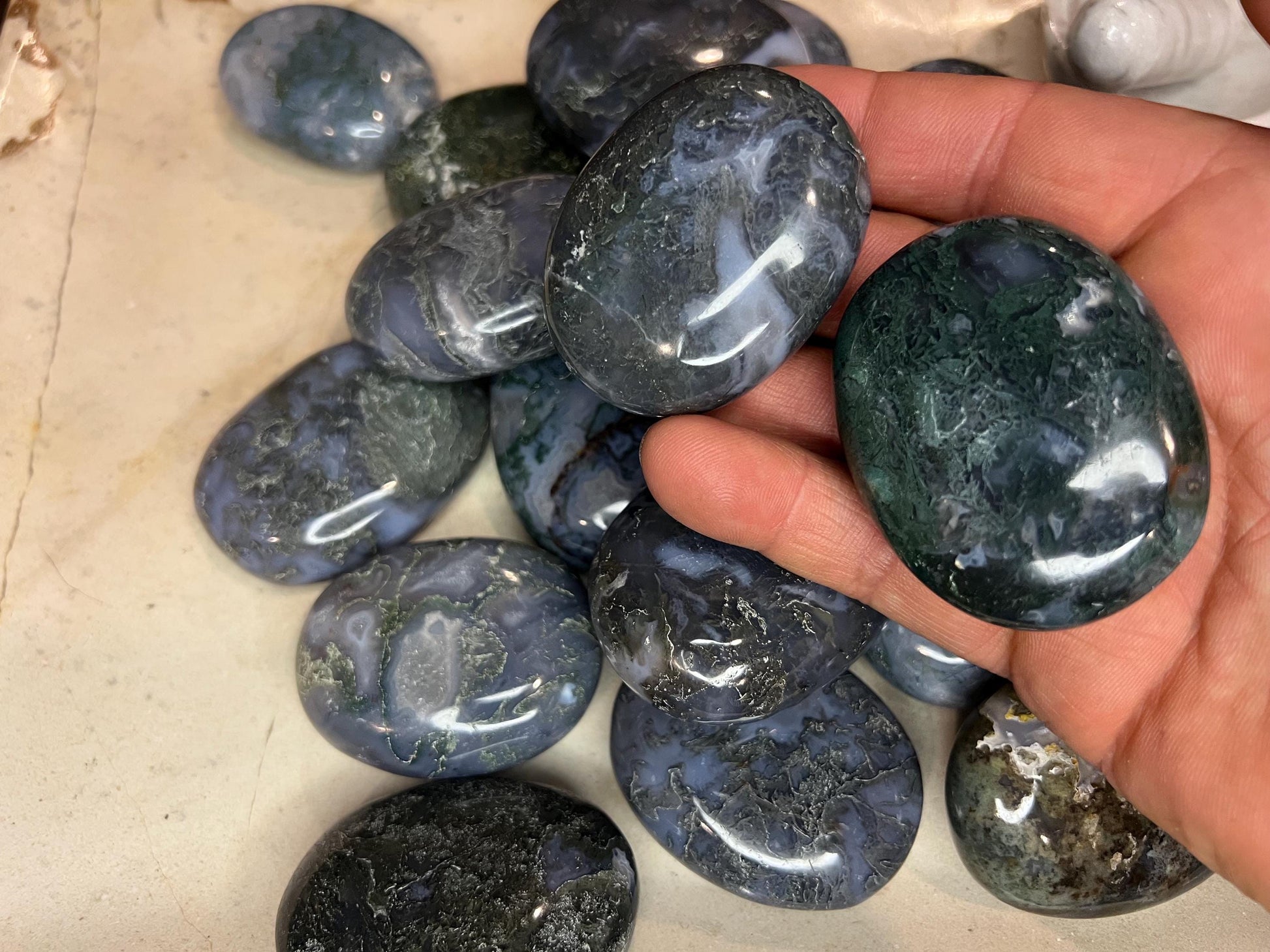 Moss Agate Palm Stones Untreated Stones Arts Home Decor Wholesale Mineral School Project Christmas Xmas Home Decor Gift Crafting Birthday