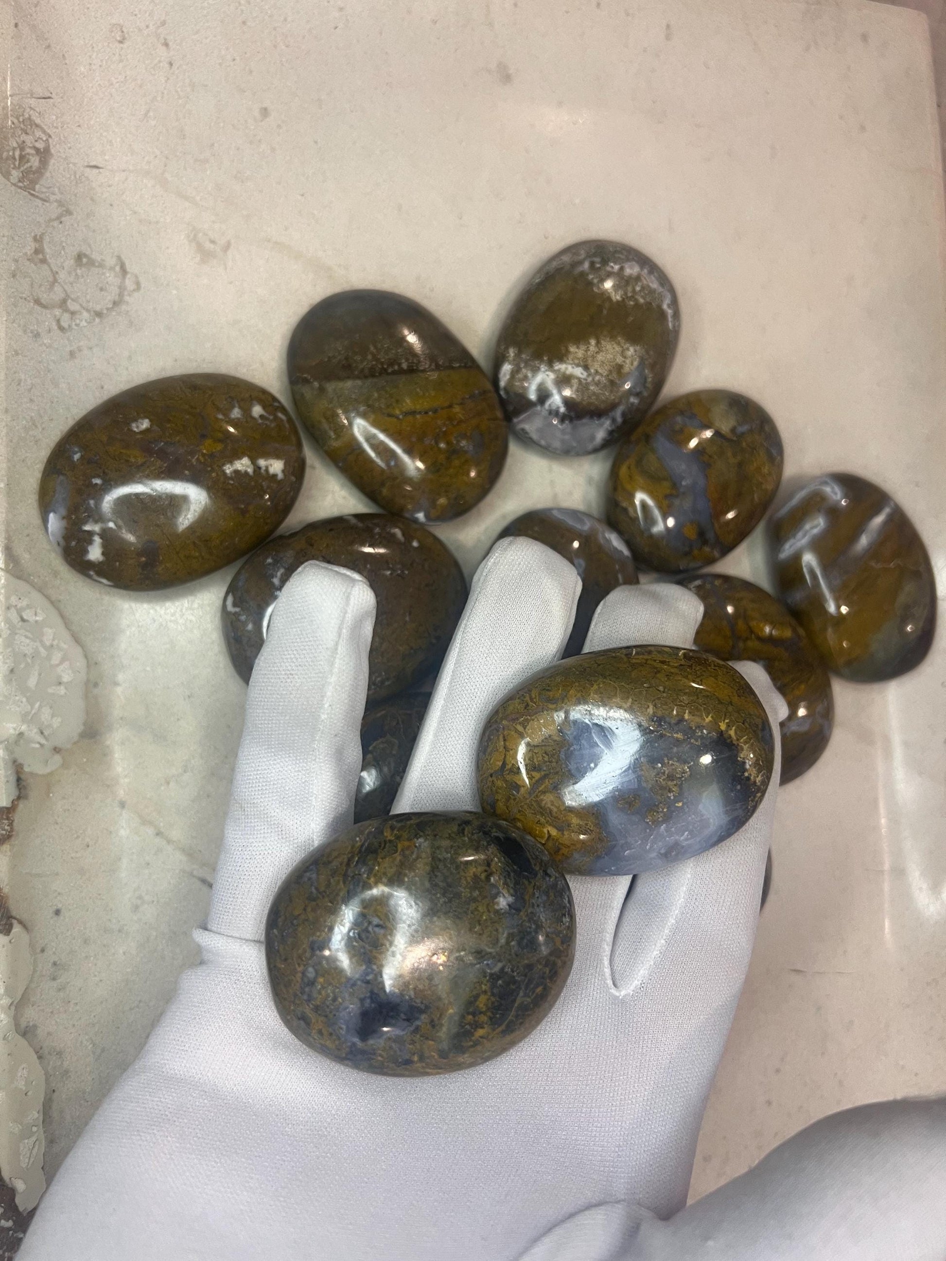 Indian Moss Agate Natural Palm Stone Smooth Polished Carved Crystal for Distraction Home Decor Xmas Decor Birthday Christmas Birthday Gift